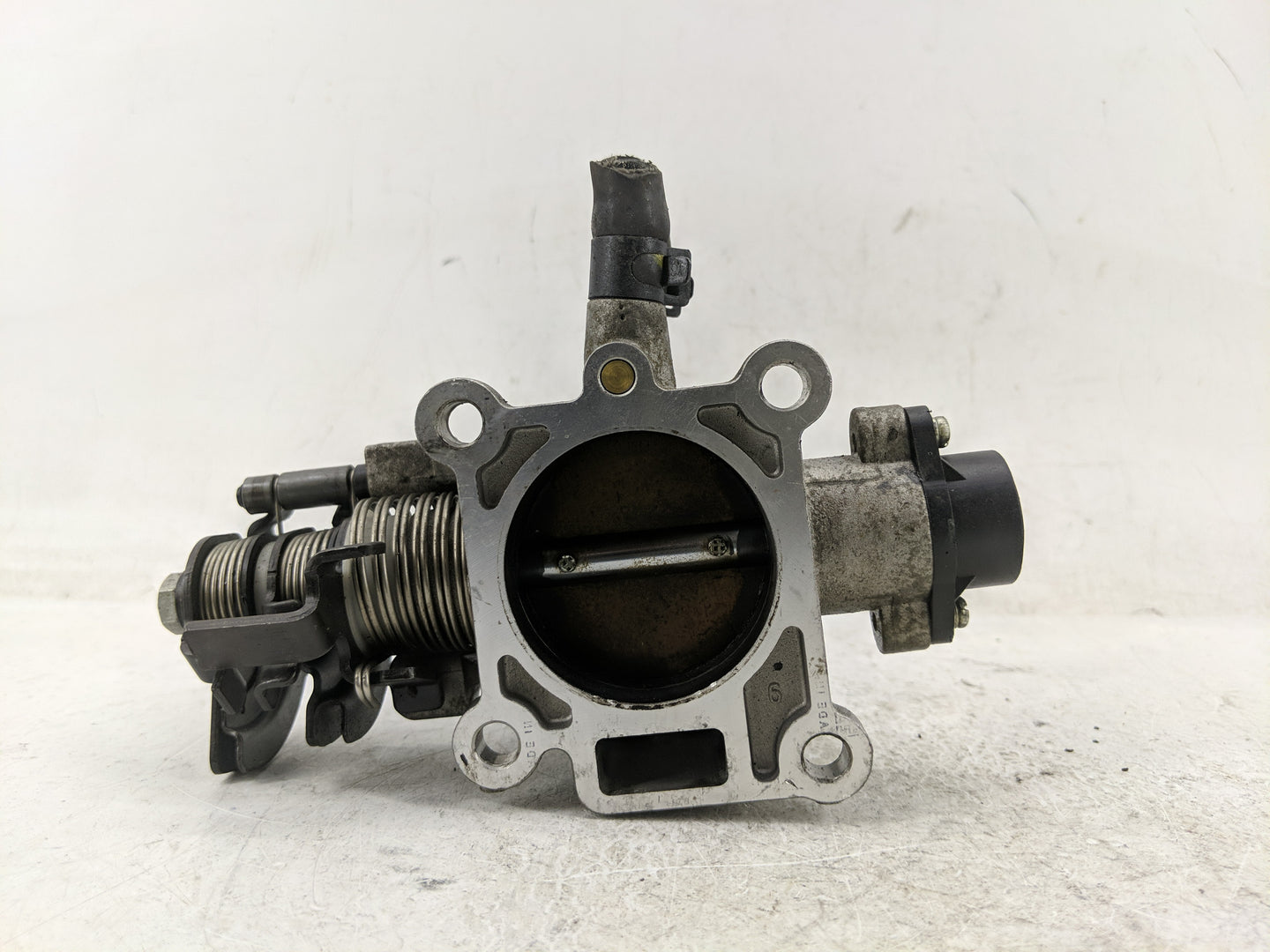 2007-2012 Hyundai Elantra Throttle Body P/N:35100-23950 Fits Fits 2007 2008 2009 2010 2011 2012 OEM Used Auto Parts - Oemuse