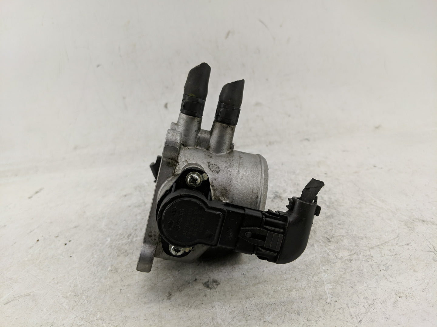 2007-2012 Hyundai Elantra Throttle Body P/N:35100-23950 Fits Fits 2007 2008 2009 2010 2011 2012 OEM Used Auto Parts - Oemuse