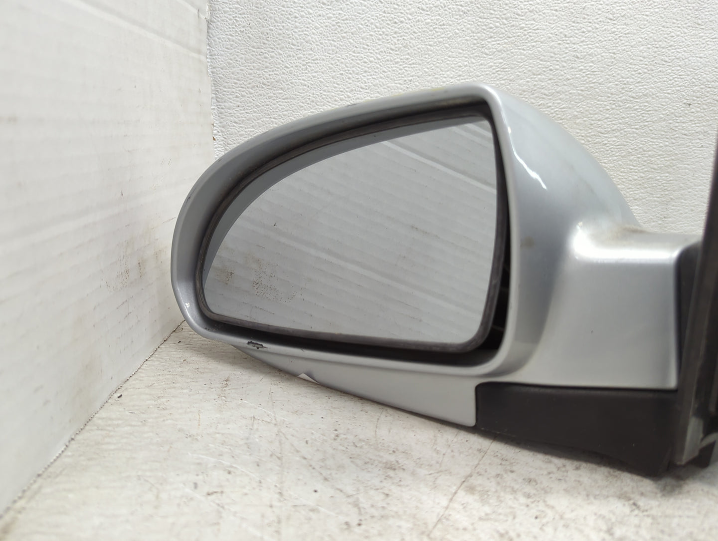 2009-2012 Hyundai Elantra Driver Side View Mirror - Left Door Mirror OEM Used - Oemusedautoparts1.com