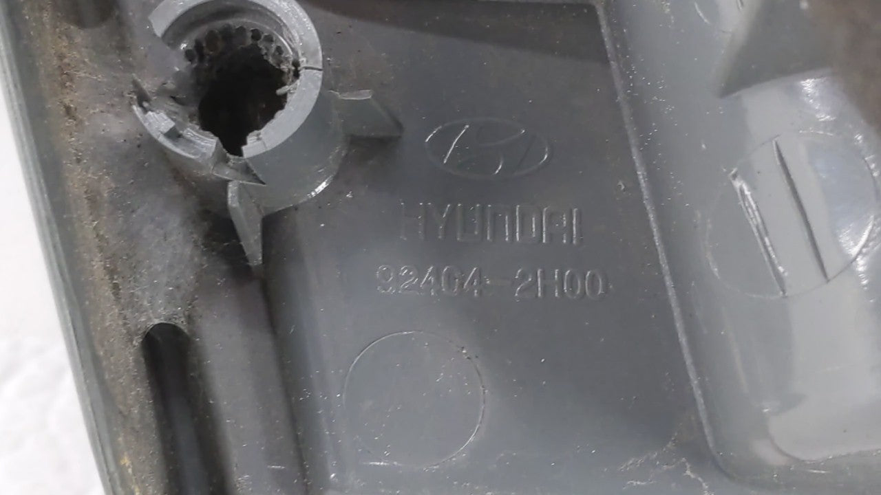 2007-2010 Hyundai Elantra Tail Light Assembly Passenger Right OEM P/N:92404-2H00 Fits Fits 2007 2008 2009 2010 OEM Used Auto