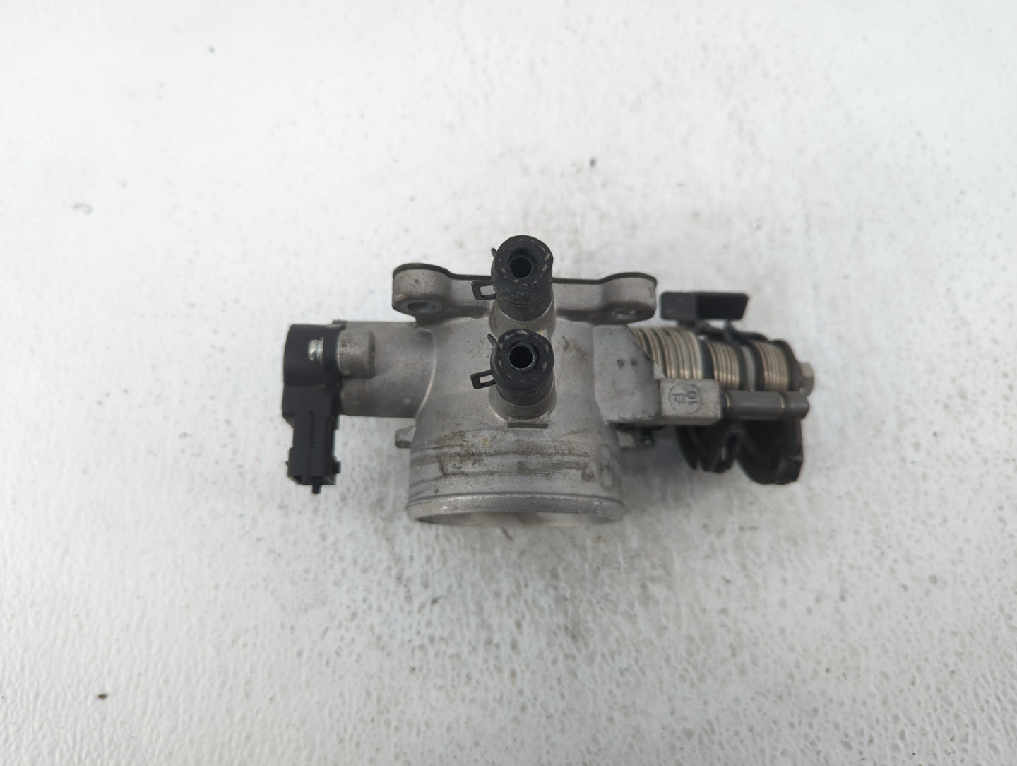 2007-2012 Hyundai Elantra Throttle Body P/N:35100-23950 Fits Fits 2007 2008 2009 2010 2011 2012 OEM Used Auto Parts - Oemuse