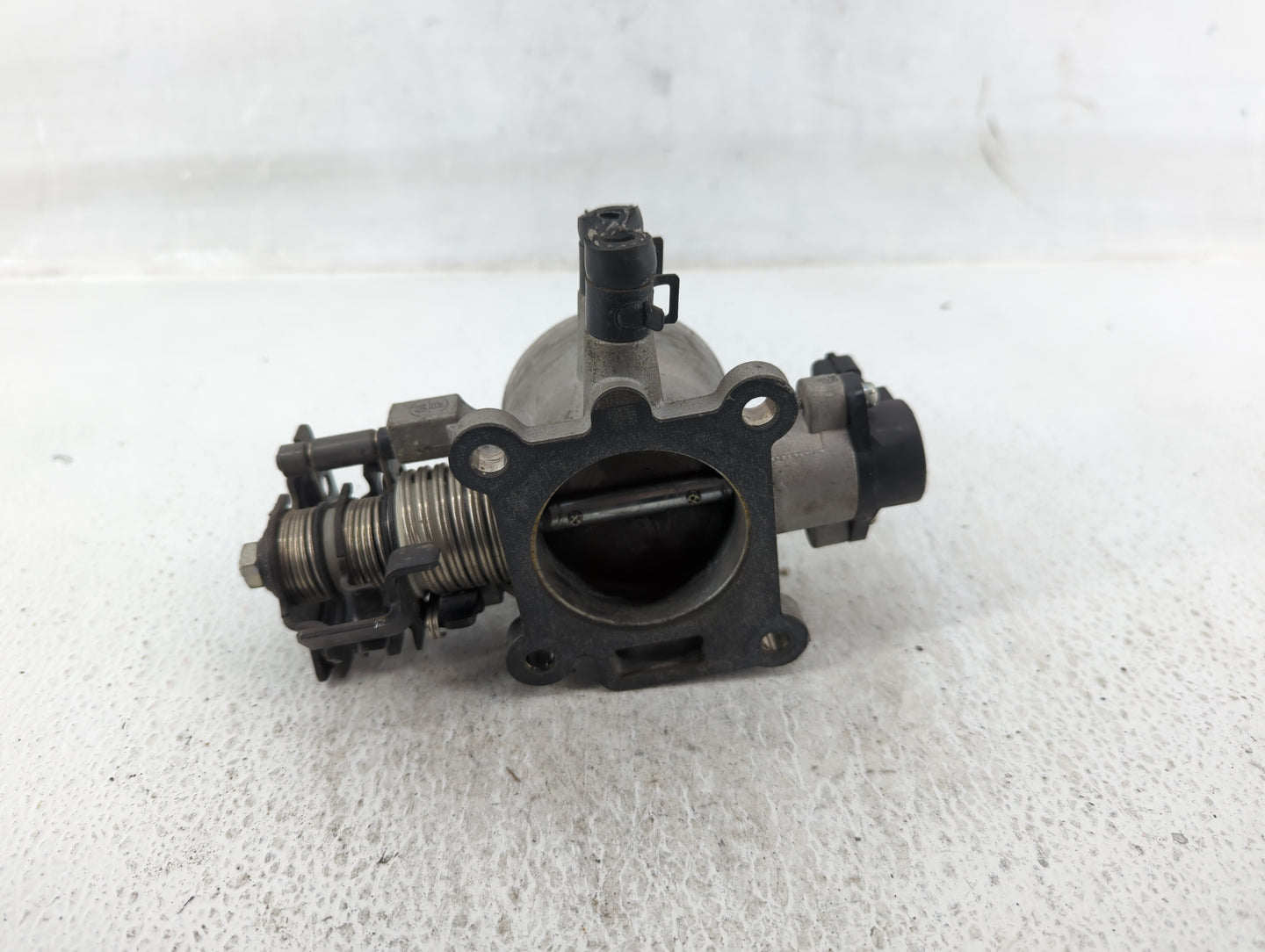 2007-2012 Hyundai Elantra Throttle Body P/N:35100-23950 Fits Fits 2007 2008 2009 2010 2011 2012 OEM Used Auto Parts - Oemuse