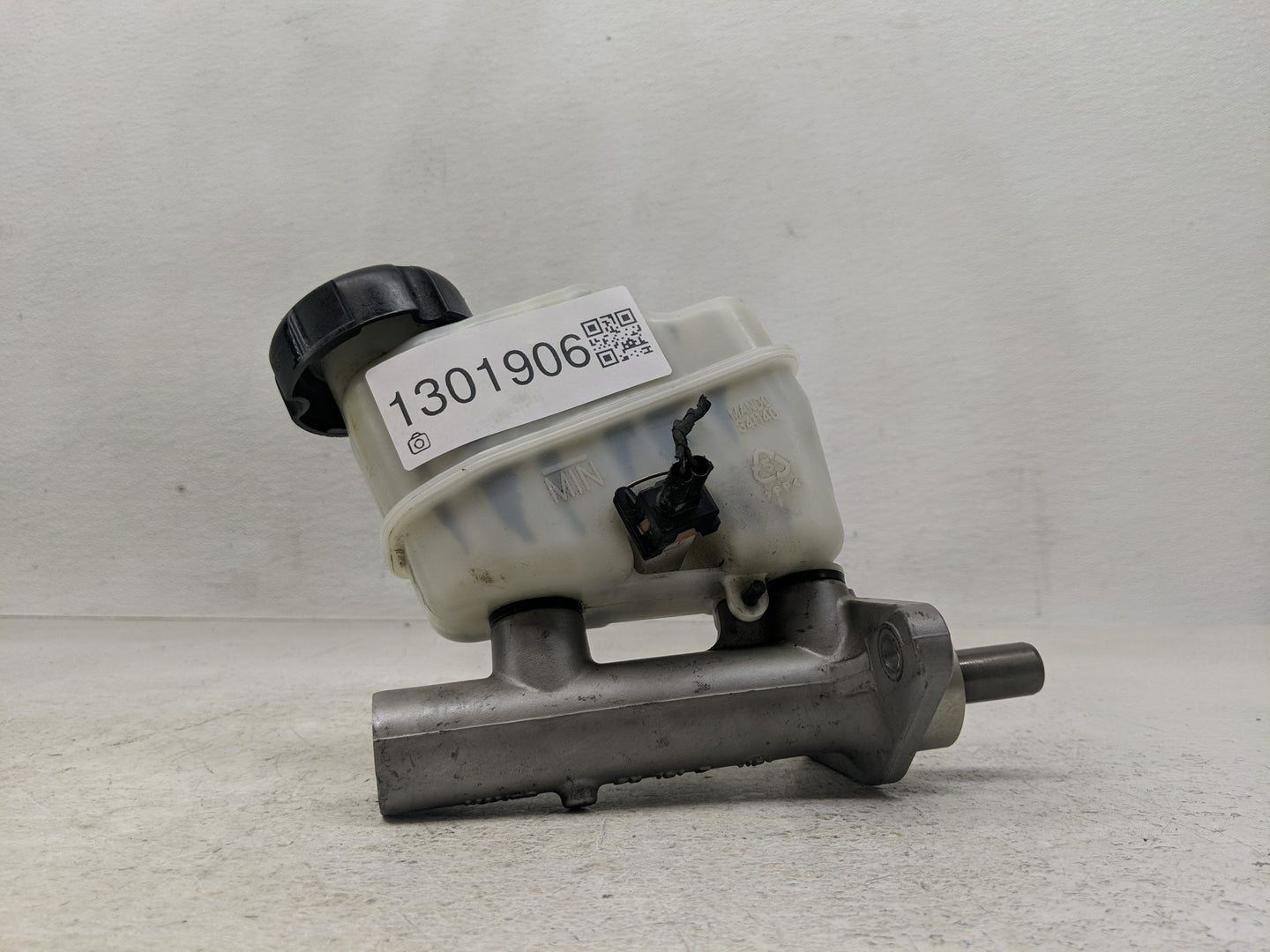 2009 Hyundai Equus Brake Master Cylinder - Oemusedautoparts1.com