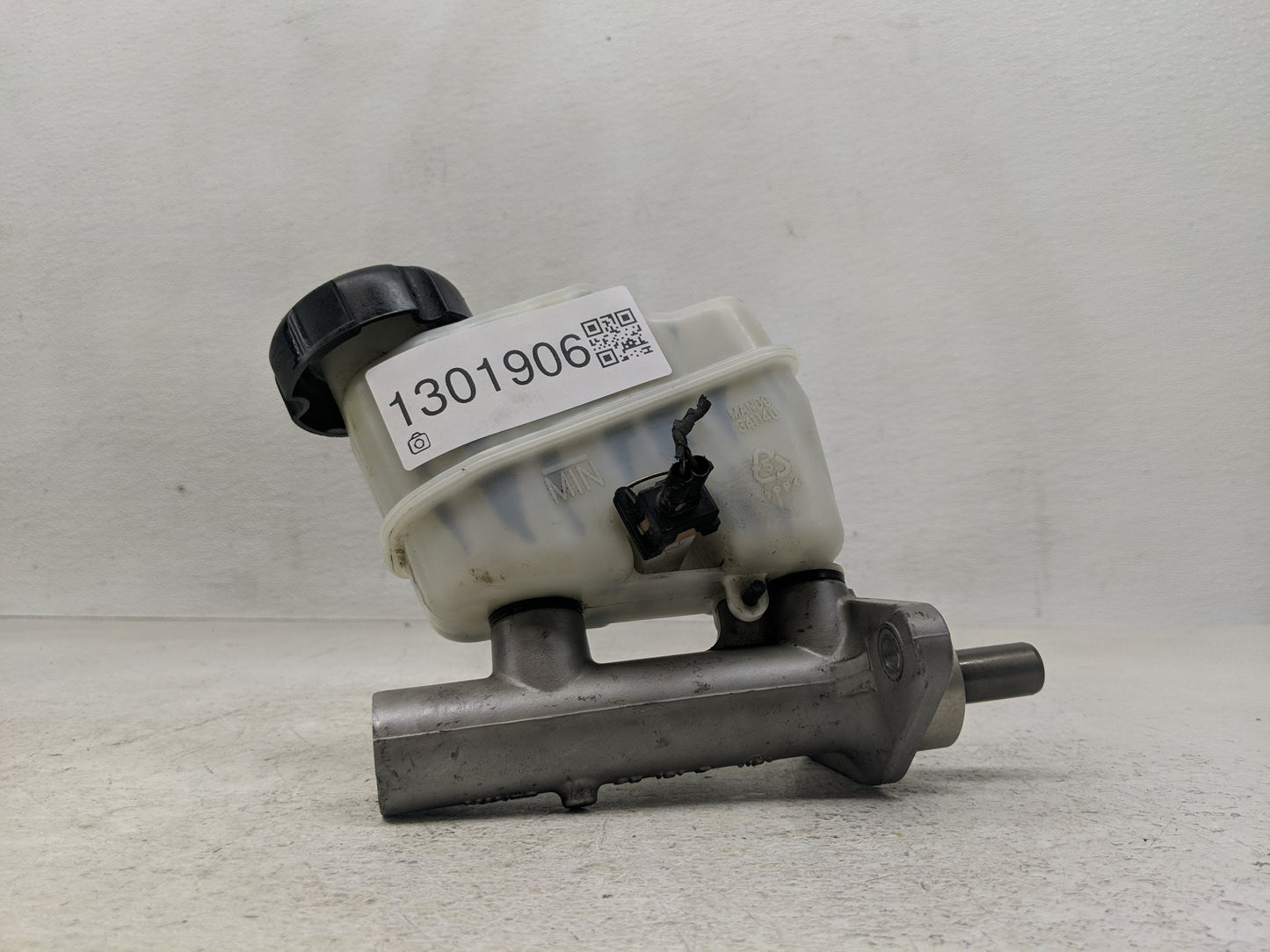 2009 Hyundai Equus Brake Master Cylinder - Oemusedautoparts1.com