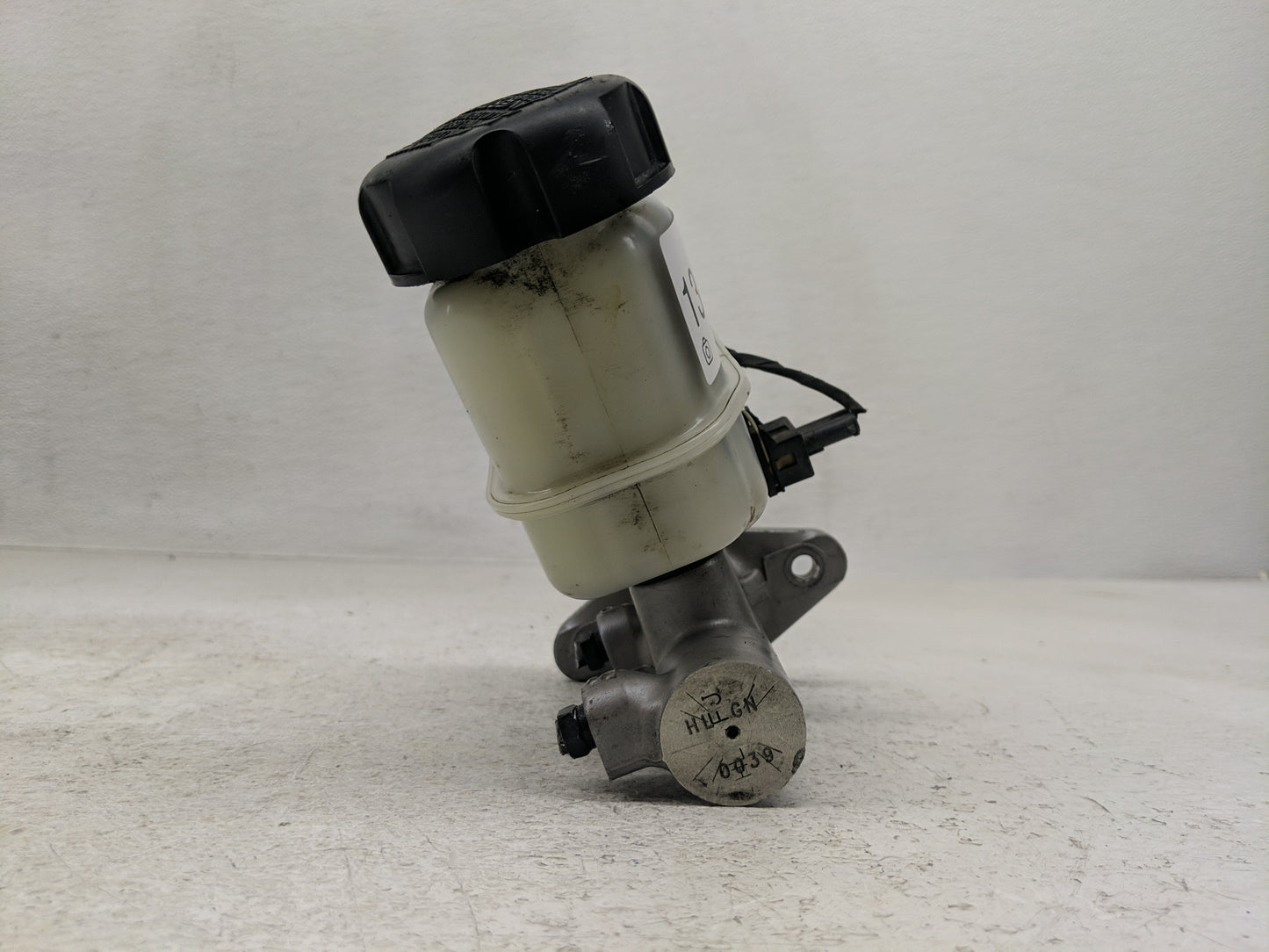 2009 Hyundai Equus Brake Master Cylinder - Oemusedautoparts1.com