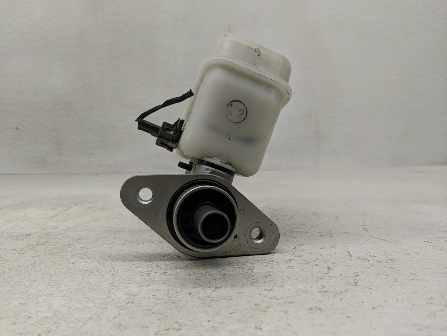 2009 Hyundai Equus Brake Master Cylinder - Oemusedautoparts1.com
