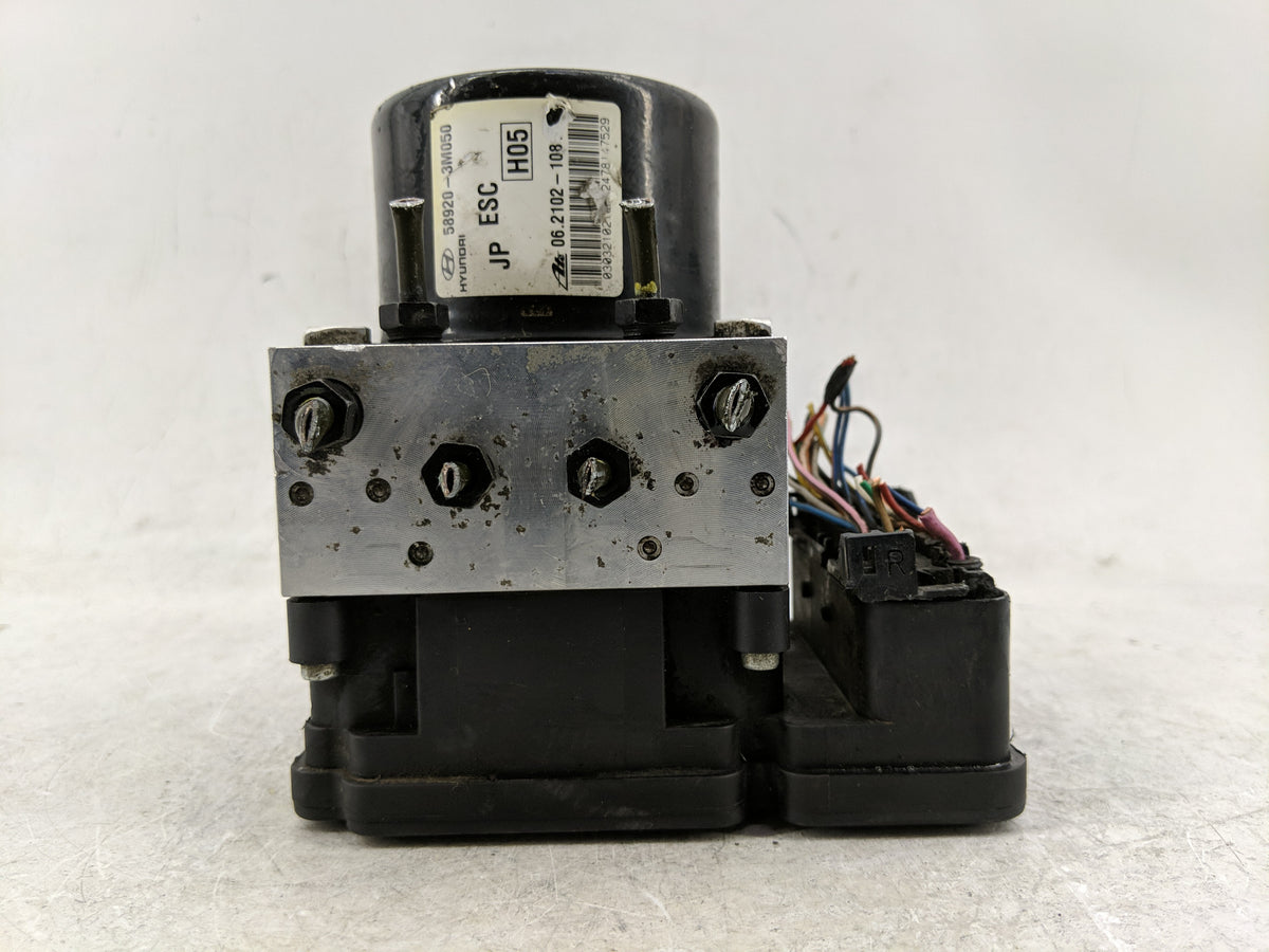 2009 Hyundai Genesis Anti-Lock Brake ABS Pump Module Actuator OEM P/N:58920-3M050 Fits OEM Used Auto Parts - Oemusedautopart