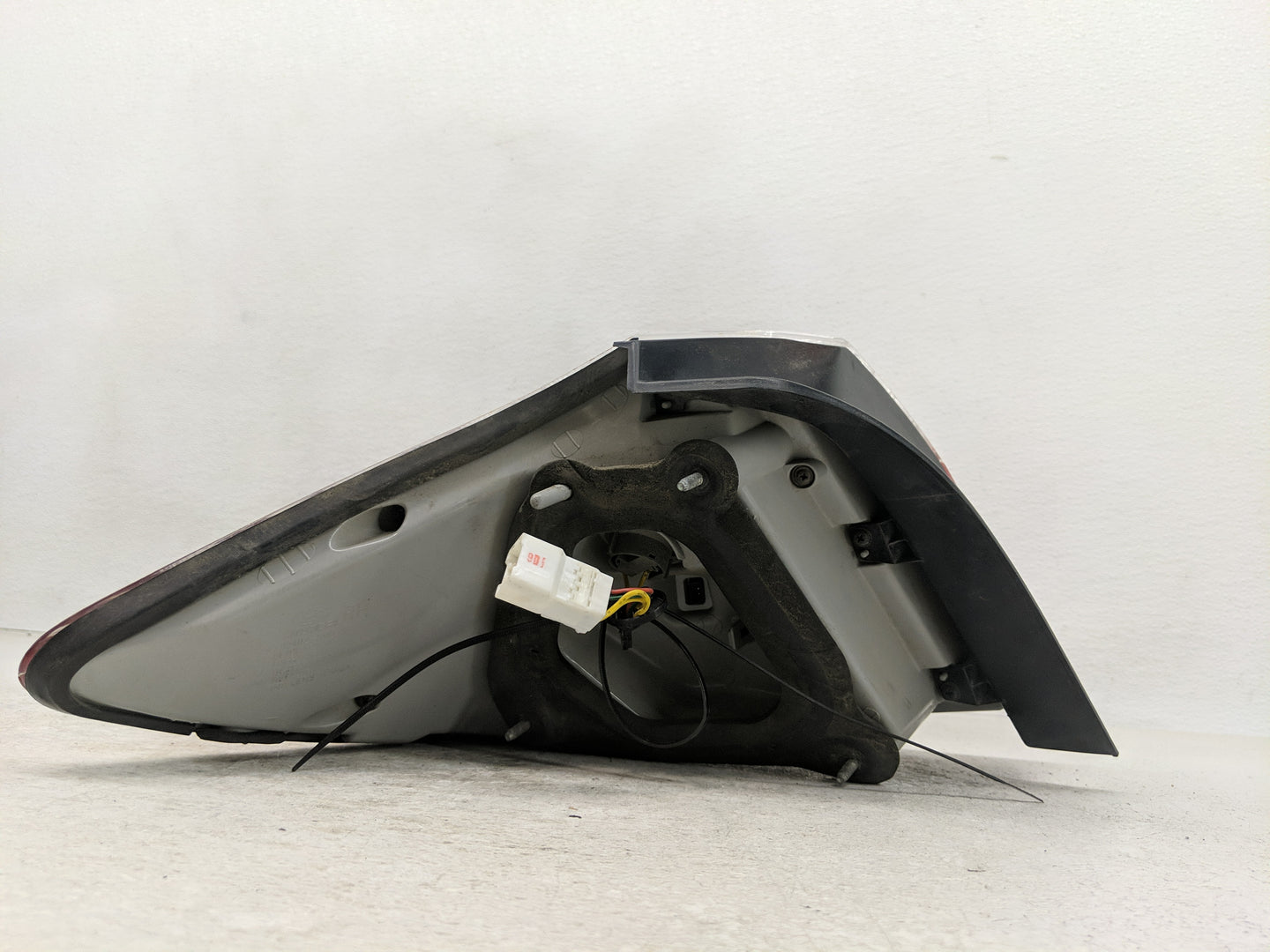 2009-2011 Hyundai Genesis Tail Light Assembly Passenger Right OEM Fits Fits 2009 2010 2011 OEM Used Auto Parts - Oemusedauto