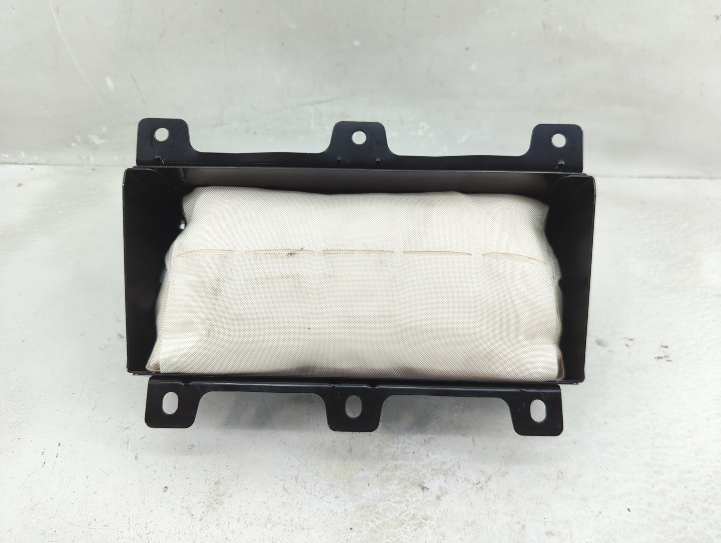 2009-2010 Hyundai Genesis Air Bag Passenger Right Dashboard OEM P/N:BHPB1W9R1D2173 Fits Fits 2009 2010 OEM Used Auto Parts -