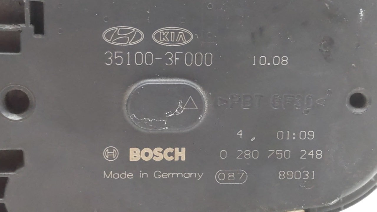 2009-2010 Hyundai Genesis Throttle Body P/N:35100-3F000 Fits Fits 2009 2010 2011 OEM Used Auto Parts - Oemusedautoparts1.com