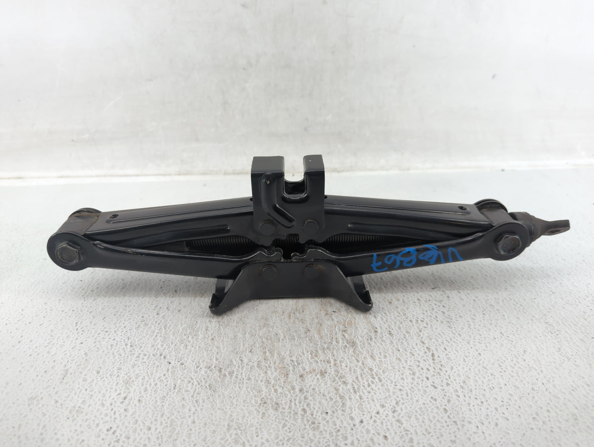 2009 Hyundai Genesis Spare Scissor Car Jack - Oemusedautoparts1.com