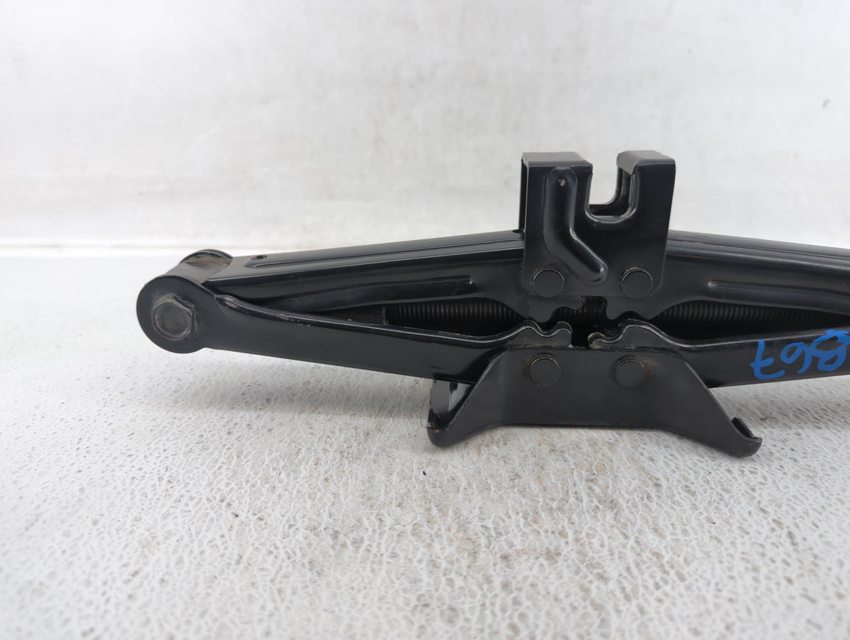 2009 Hyundai Genesis Spare Scissor Car Jack - Oemusedautoparts1.com
