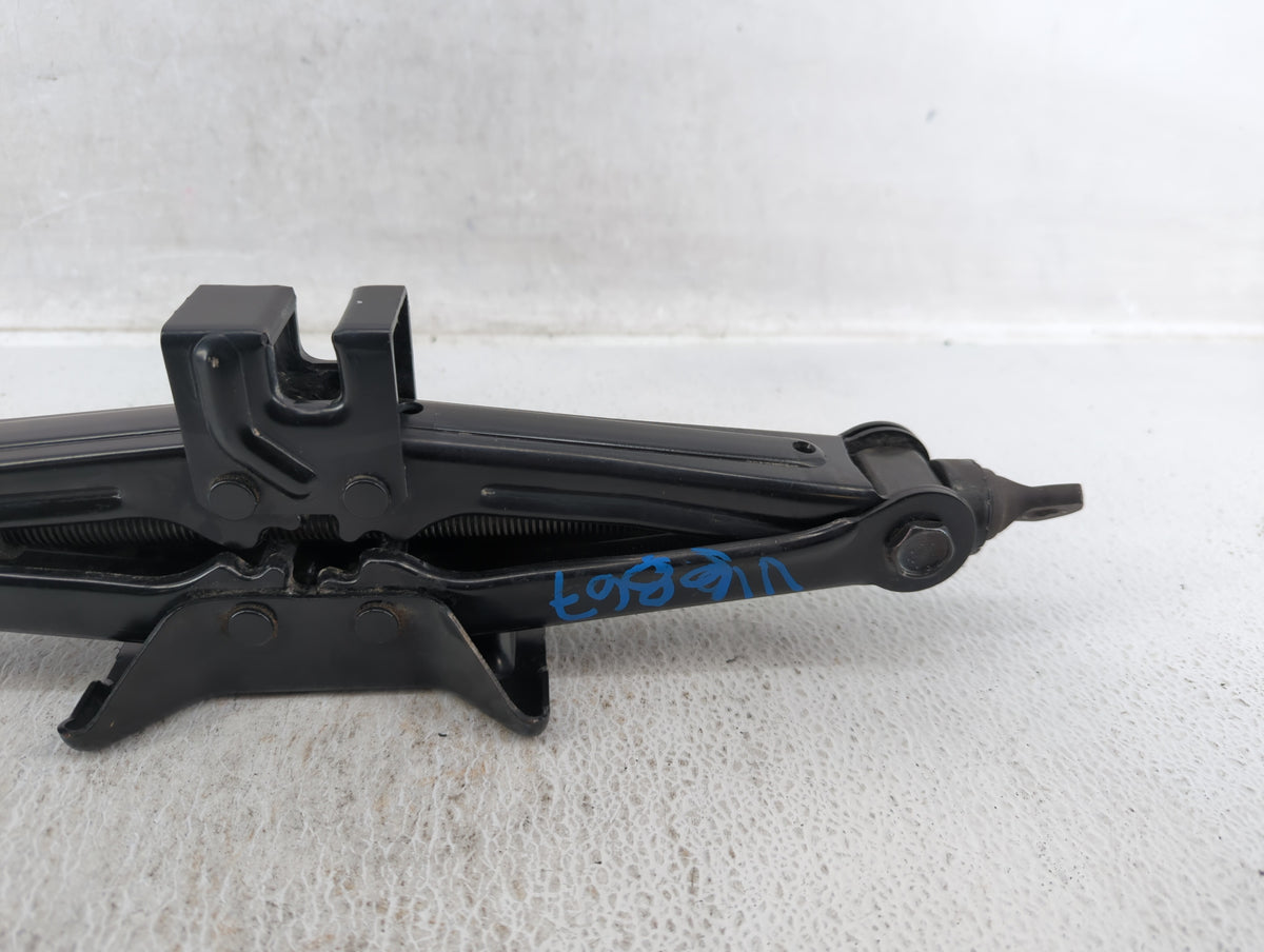 2009 Hyundai Genesis Spare Scissor Car Jack - Oemusedautoparts1.com