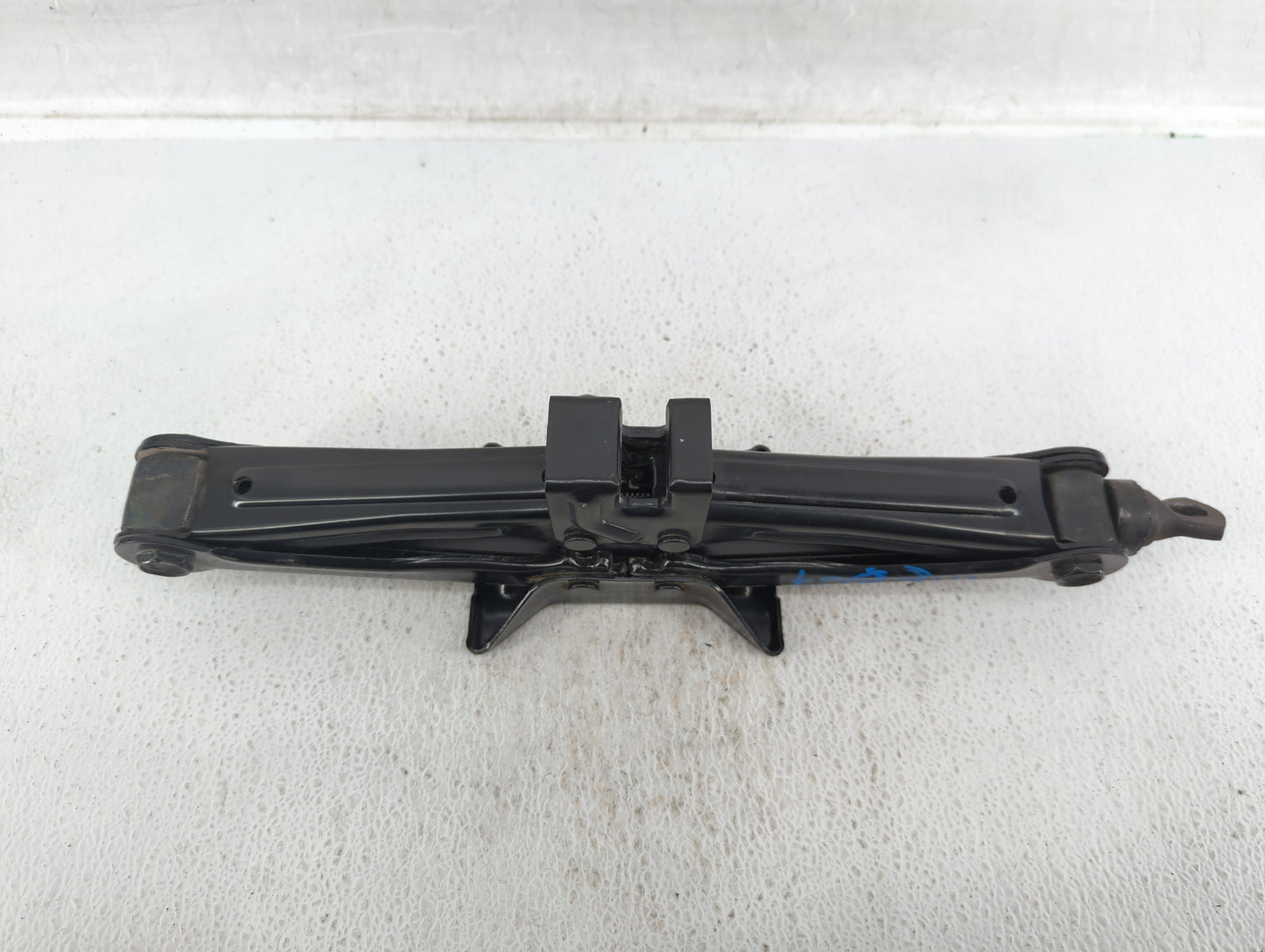 2009 Hyundai Genesis Spare Scissor Car Jack - Oemusedautoparts1.com