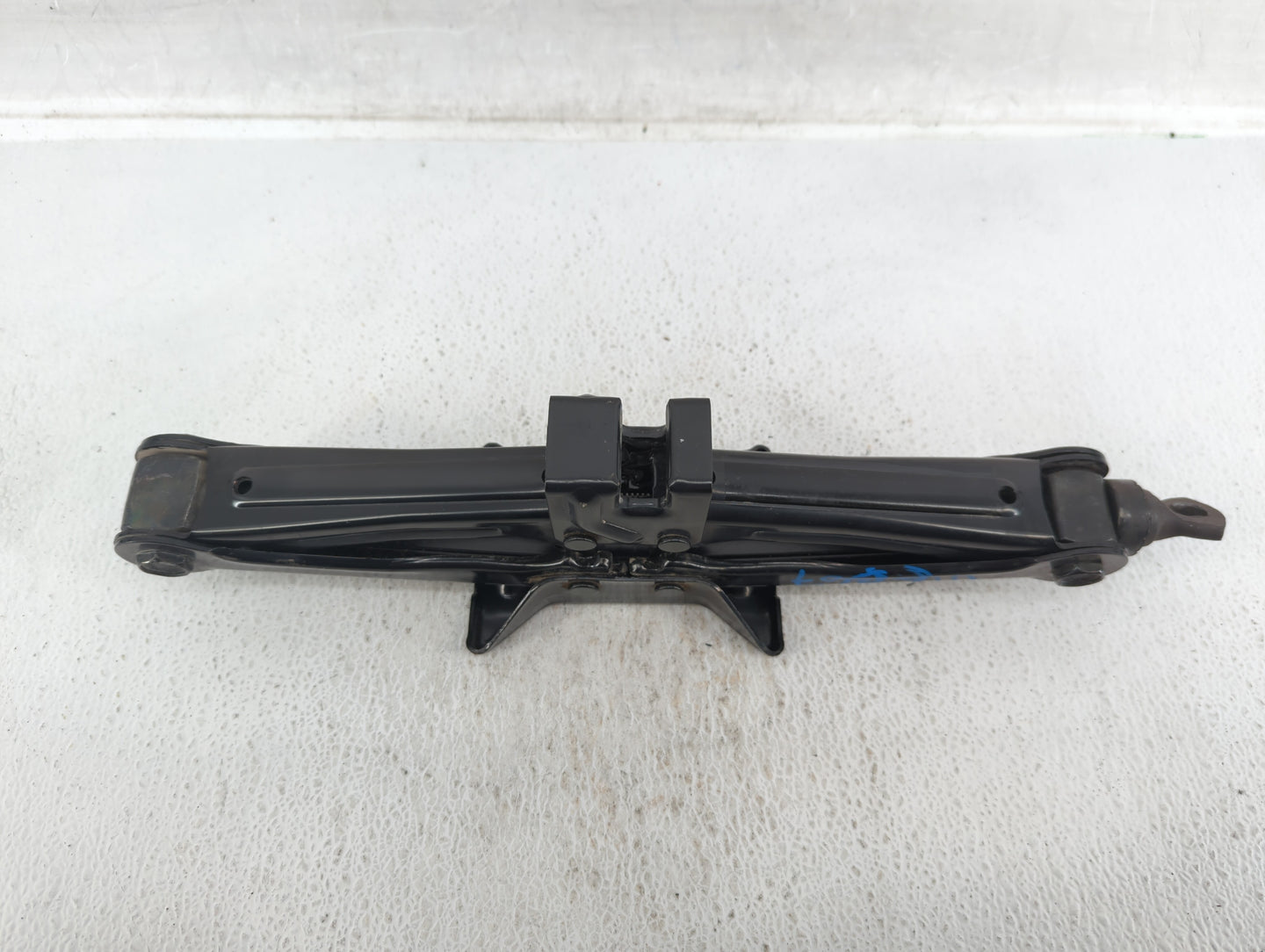 2009 Hyundai Genesis Spare Scissor Car Jack - Oemusedautoparts1.com
