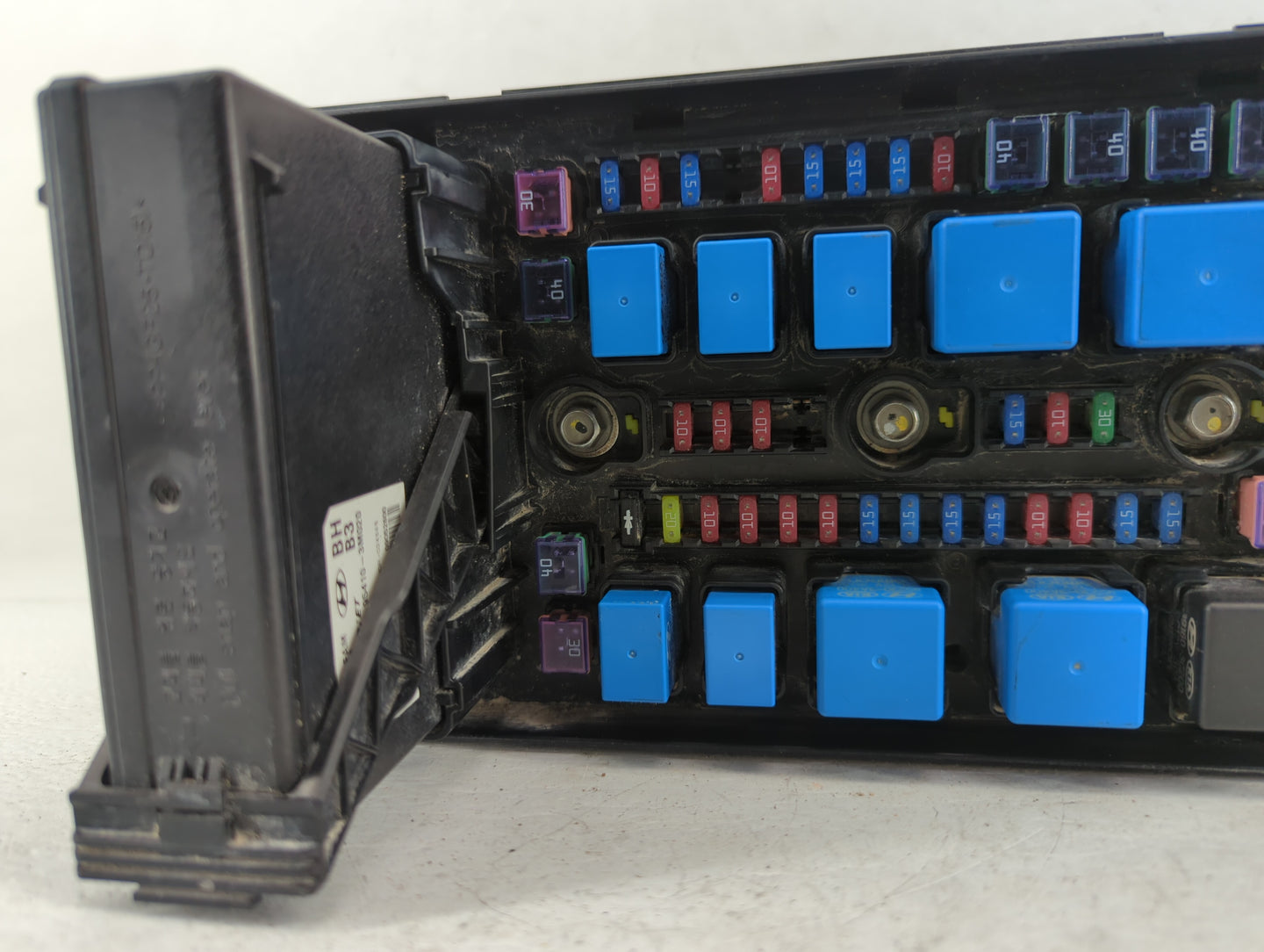 2009-2011 Hyundai Genesis Fusebox Fuse Box Panel Relay Module P/N:91950-3M172 91242-3M810 Fits Fits 2009 2010 2011 OEM Used 