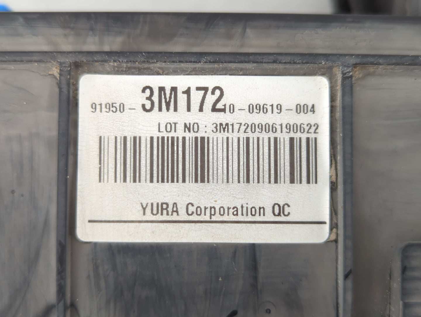 2009-2011 Hyundai Genesis Fusebox Fuse Box Panel Relay Module P/N:91950-3M172 91242-3M810 Fits Fits 2009 2010 2011 OEM Used 