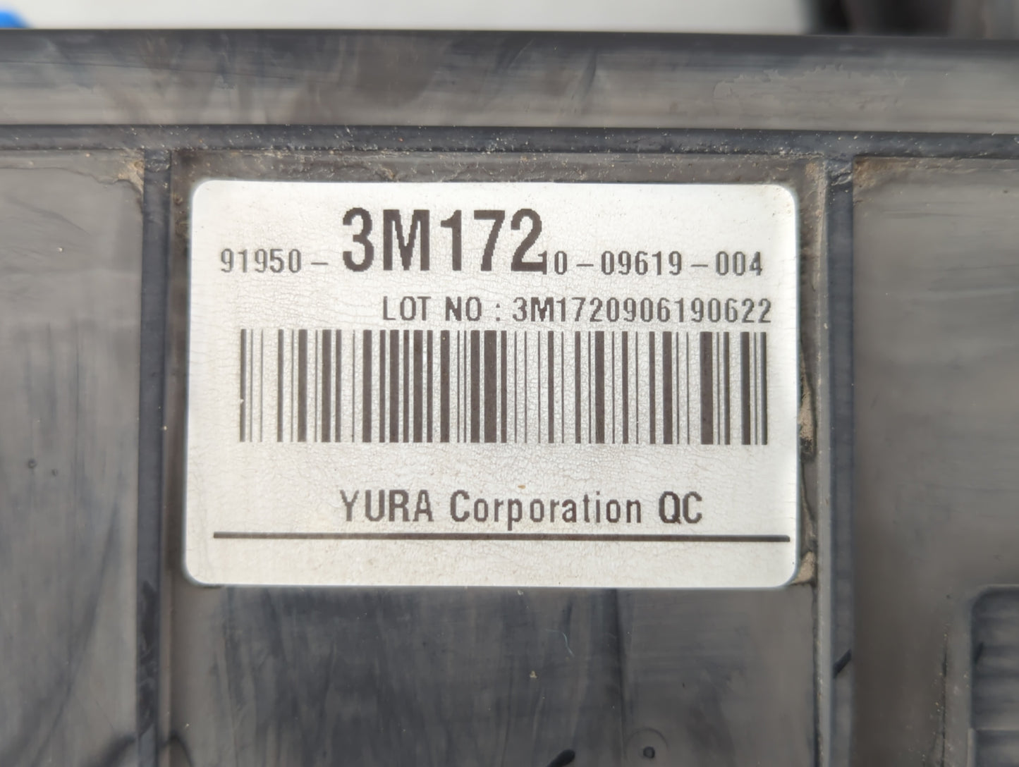2009-2011 Hyundai Genesis Fusebox Fuse Box Panel Relay Module P/N:91950-3M172 91242-3M810 Fits Fits 2009 2010 2011 OEM Used 