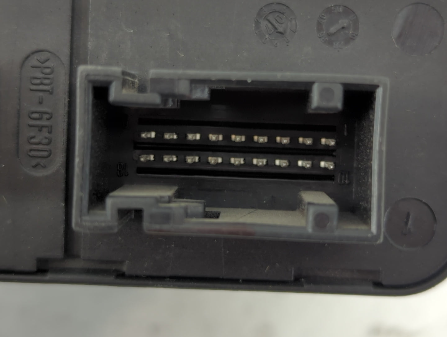 2009-2010 Hyundai Genesis Body Control Module Bcm Inner Cabin Fuse Box - Oemusedautoparts1.com