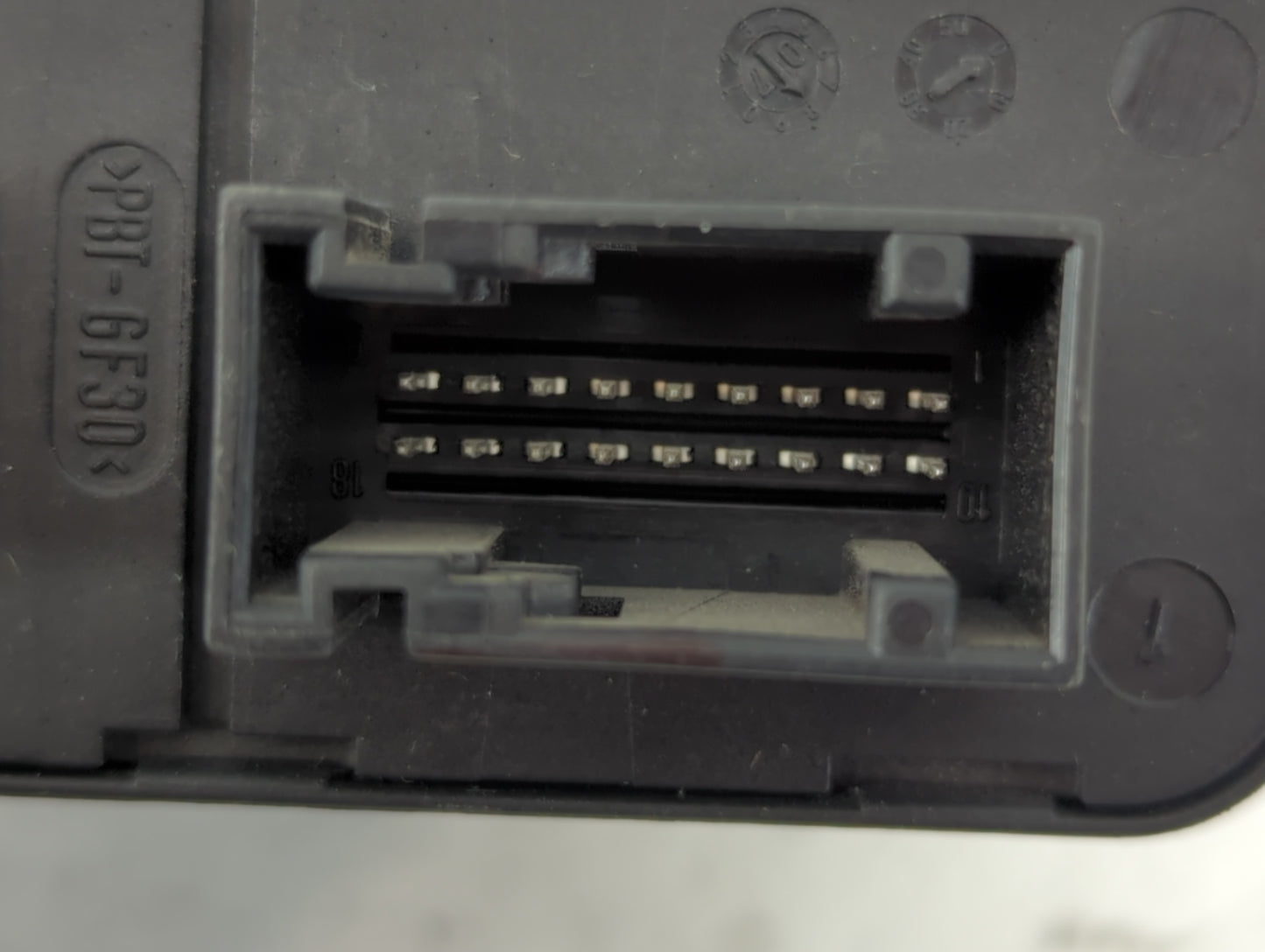 2009-2010 Hyundai Genesis Body Control Module Bcm Inner Cabin Fuse Box - Oemusedautoparts1.com