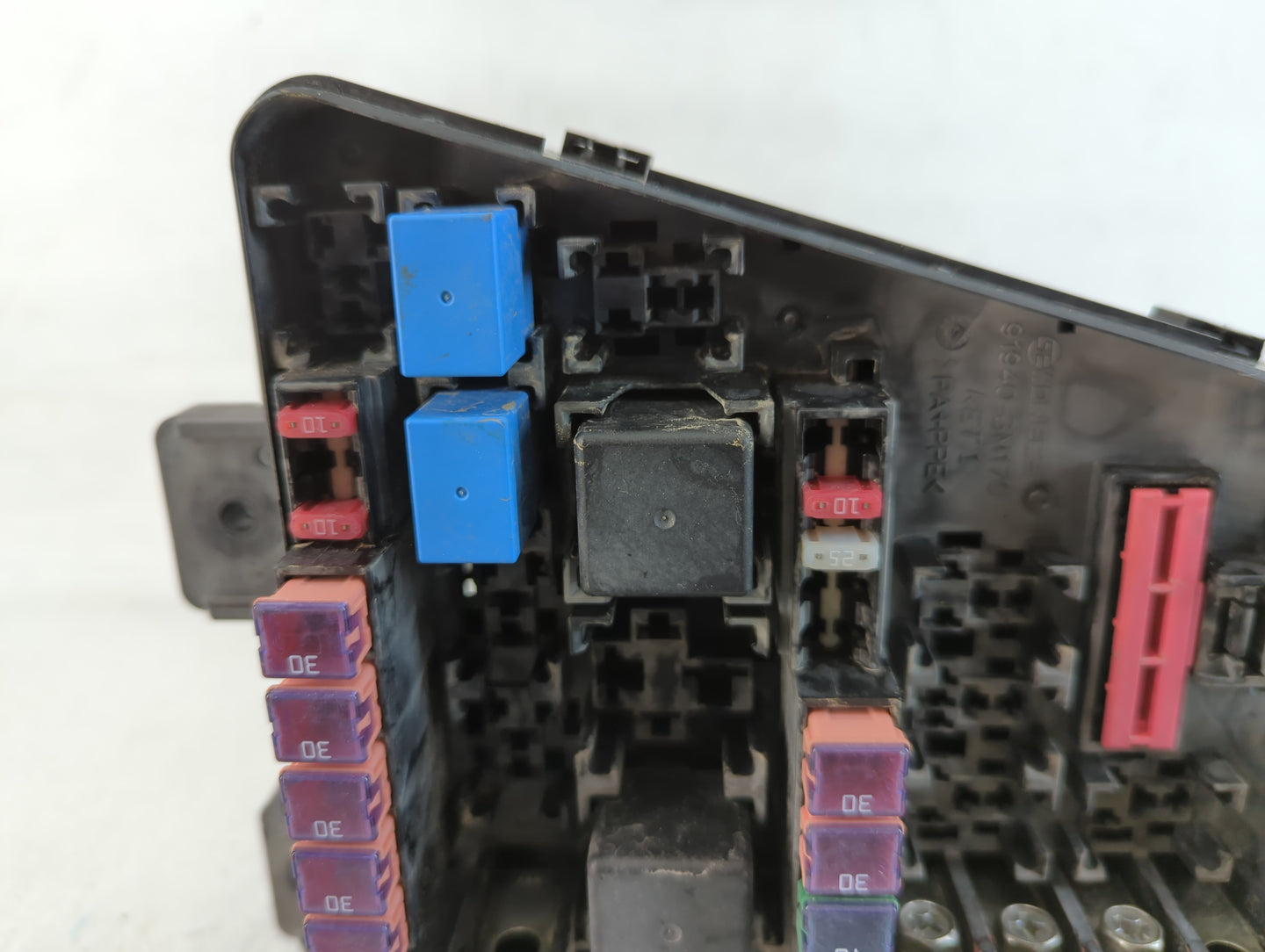 2009-2011 Hyundai Genesis Fusebox Fuse Box Panel Relay Module P/N:91241 3M340 Fits Fits 2009 2010 2011 OEM Used Auto Parts -