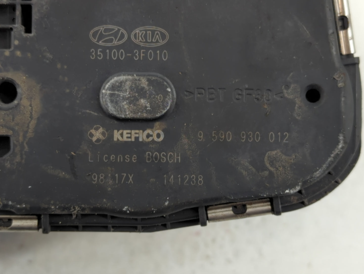 2009-2010 Hyundai Genesis Throttle Body P/N:35100-3F010 Fits Fits 2009 2010 2011 OEM Used Auto Parts - Oemusedautoparts1.com