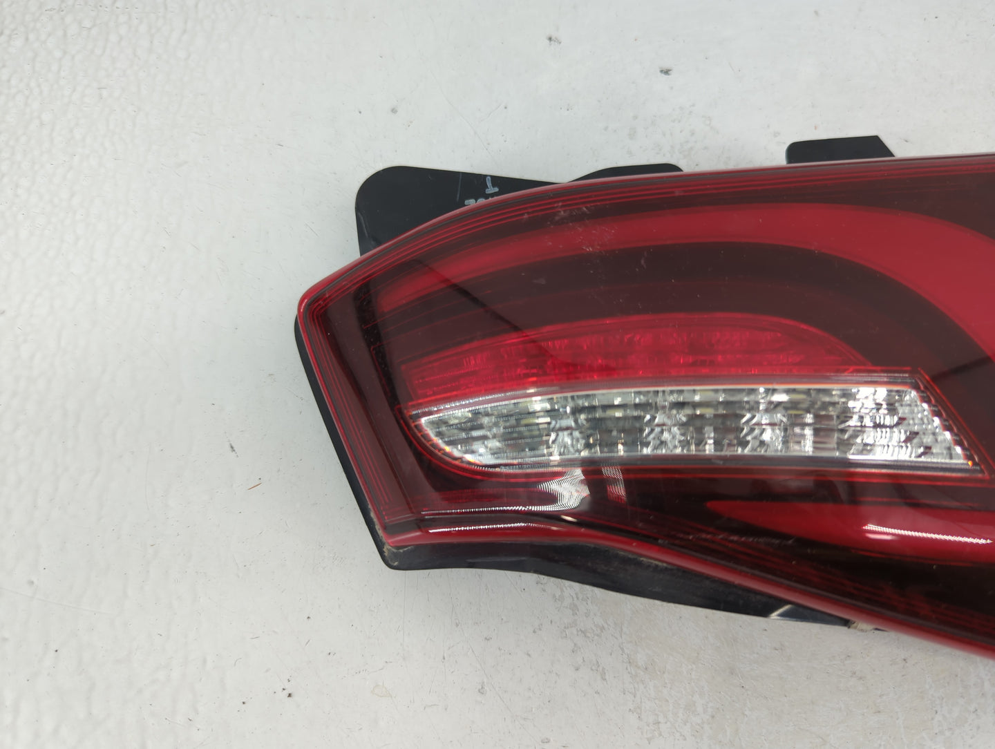 2007-2009 Hyundai Santa Fe Tail Light Assembly Passenger Right OEM P/N:A046037 Fits Fits 2007 2008 2009 OEM Used Auto Parts 