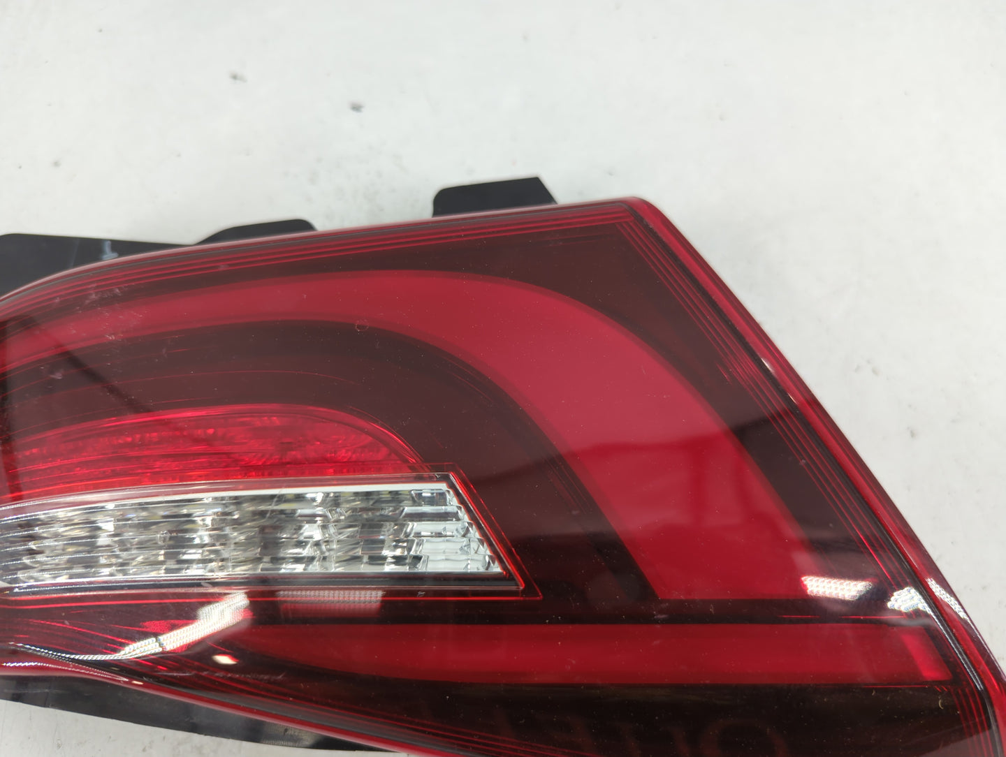 2007-2009 Hyundai Santa Fe Tail Light Assembly Passenger Right OEM P/N:A046037 Fits Fits 2007 2008 2009 OEM Used Auto Parts 