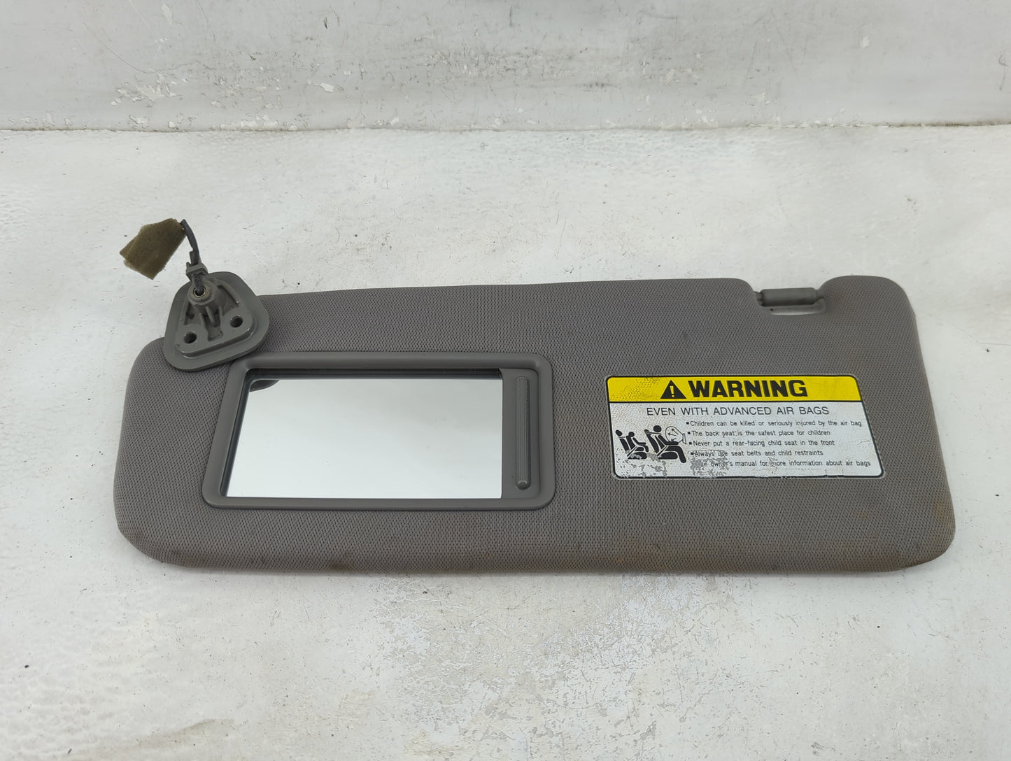 2007-2009 Hyundai Santa Fe Sun Visor Shade Replacement Driver Left Mirror Fits Fits 2007 2008 2009 OEM Used Auto Parts - Oem