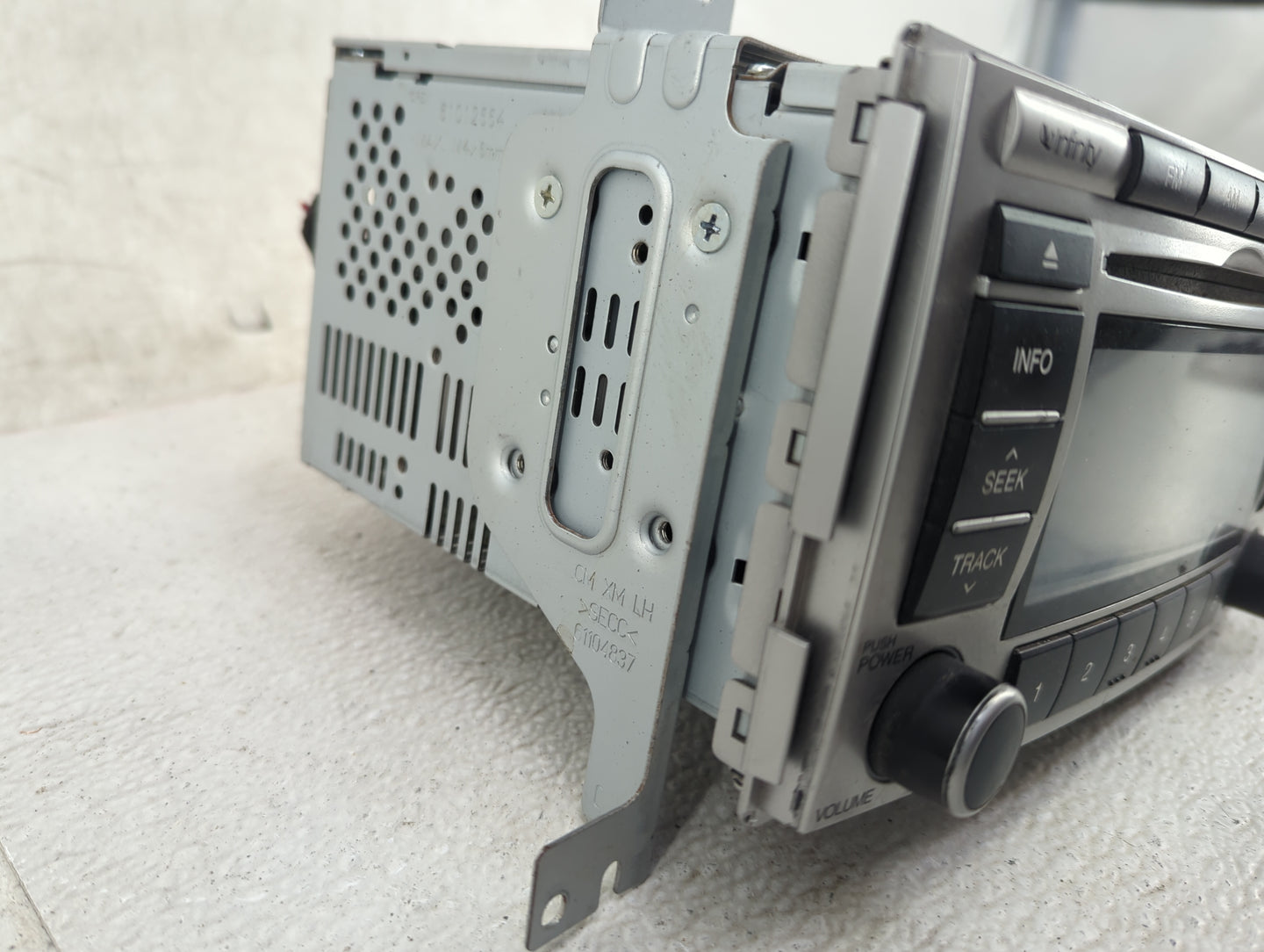 2009 Hyundai Santa Fe Radio AM FM Cd Player Receiver Replacement P/N:96190-0W000 A900 CMLXM QS, 961900W000XX1 Fits OEM Used 
