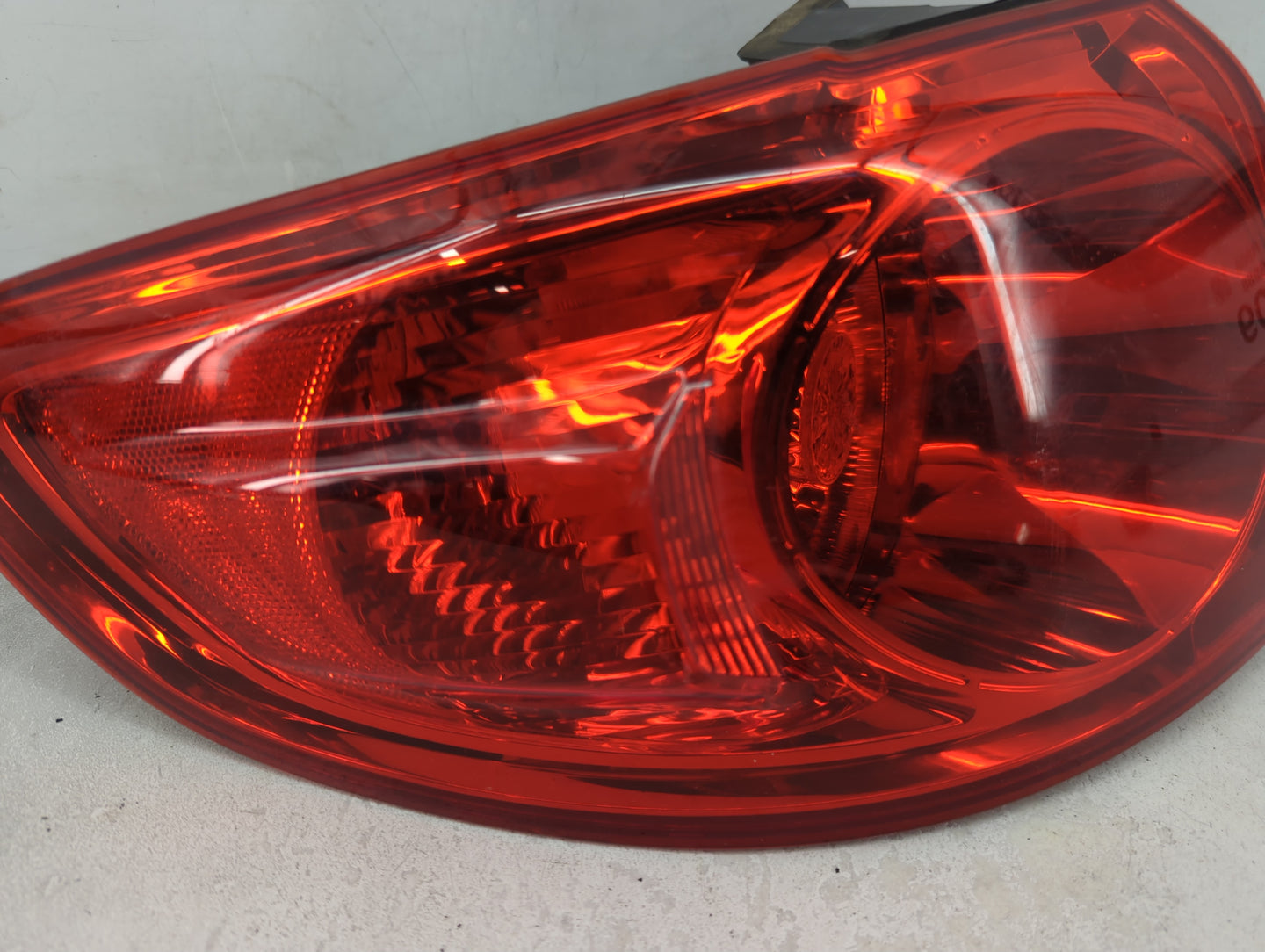 2007-2009 Hyundai Santa Fe Tail Light Assembly Driver Left OEM P/N:92401-0W050 Fits Fits 2007 2008 2009 OEM Used Auto Parts 