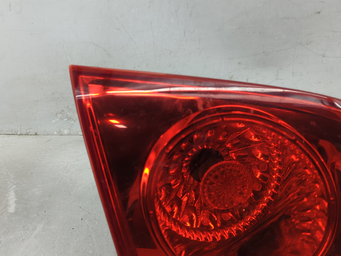 2008-2009 Hyundai Santa Fe Tail Light Assembly Driver Left OEM P/N:92405-0w050 Fits Fits 2008 2009 OEM Used Auto Parts - Oem