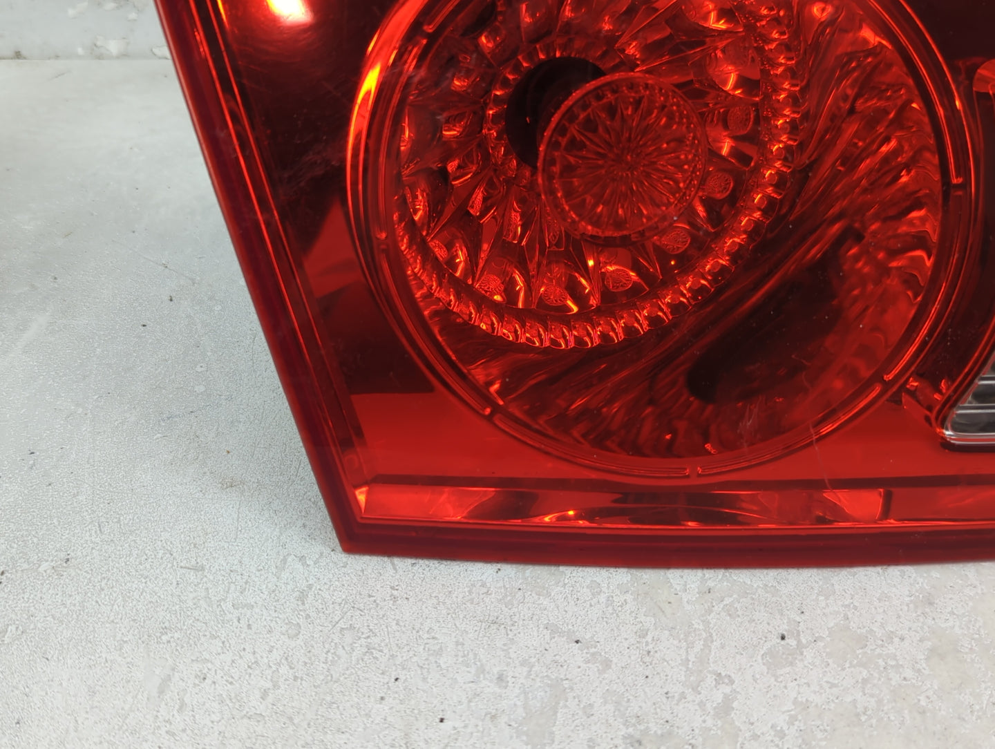 2008-2009 Hyundai Santa Fe Tail Light Assembly Driver Left OEM P/N:92405-0w050 Fits Fits 2008 2009 OEM Used Auto Parts - Oem