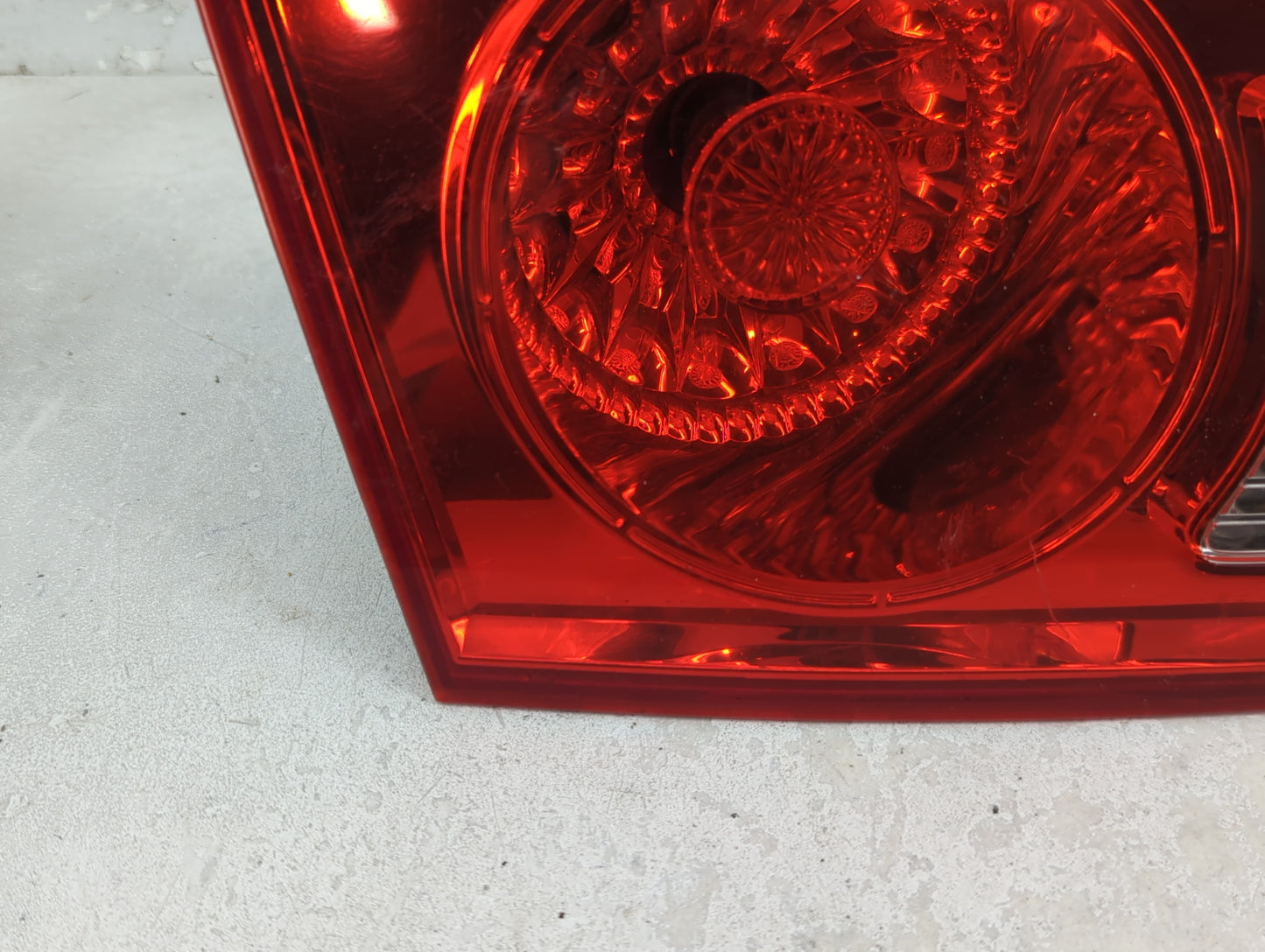2008-2009 Hyundai Santa Fe Tail Light Assembly Driver Left OEM P/N:92405-0w050 Fits Fits 2008 2009 OEM Used Auto Parts - Oem