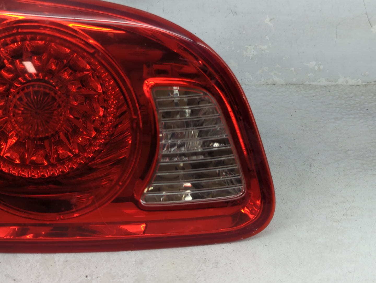 2008-2009 Hyundai Santa Fe Tail Light Assembly Driver Left OEM P/N:92405-0w050 Fits Fits 2008 2009 OEM Used Auto Parts - Oem