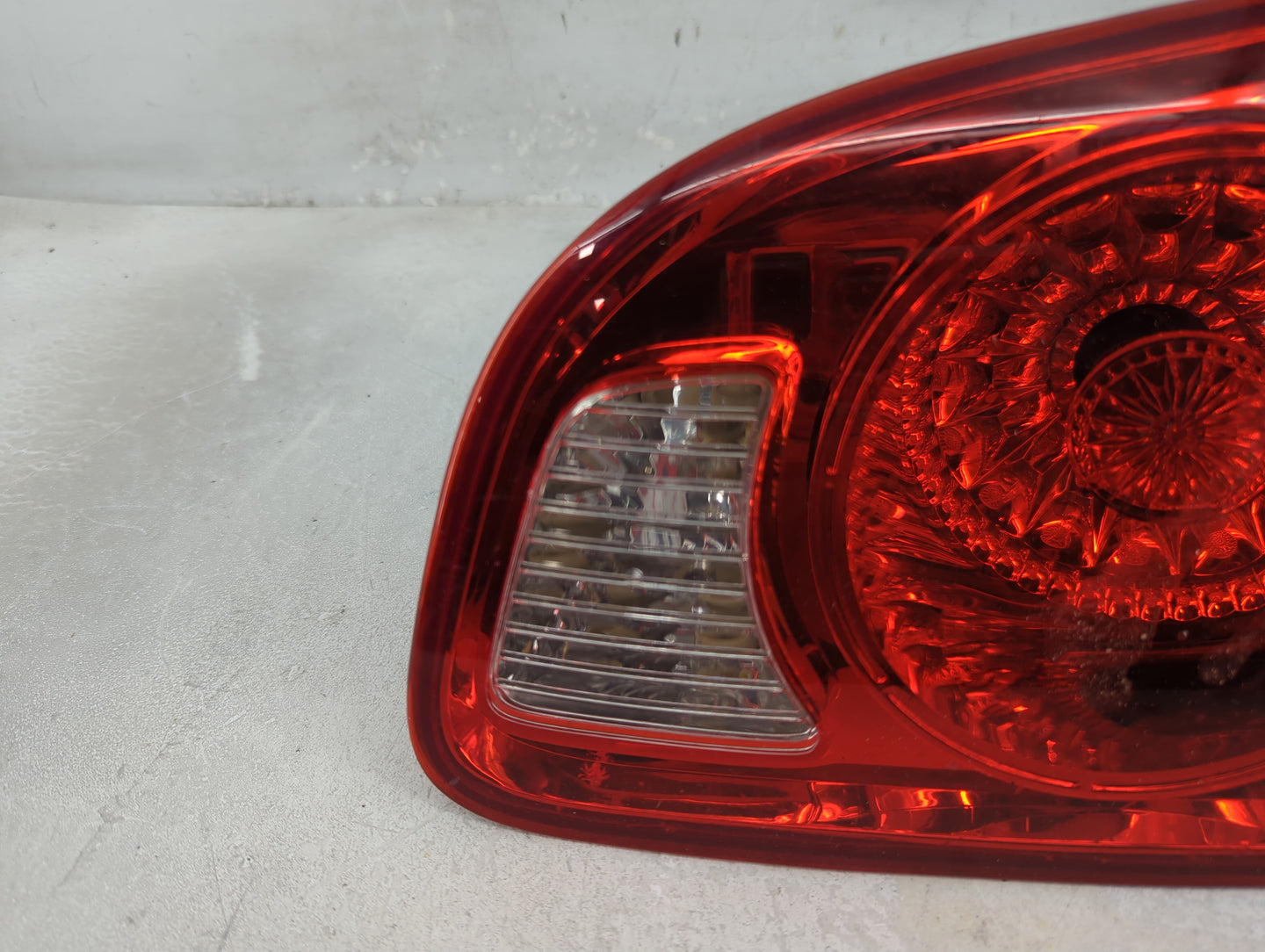 2008-2009 Hyundai Santa Fe Tail Light Assembly Passenger Right OEM P/N:92406-0W050 Fits Fits 2008 2009 OEM Used Auto Parts -