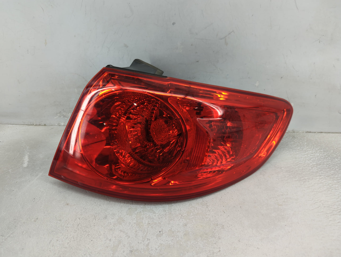 2007-2009 Hyundai Santa Fe Tail Light Assembly Passenger Right OEM P/N:92402-0W050 Fits Fits 2007 2008 2009 OEM Used Auto Pa