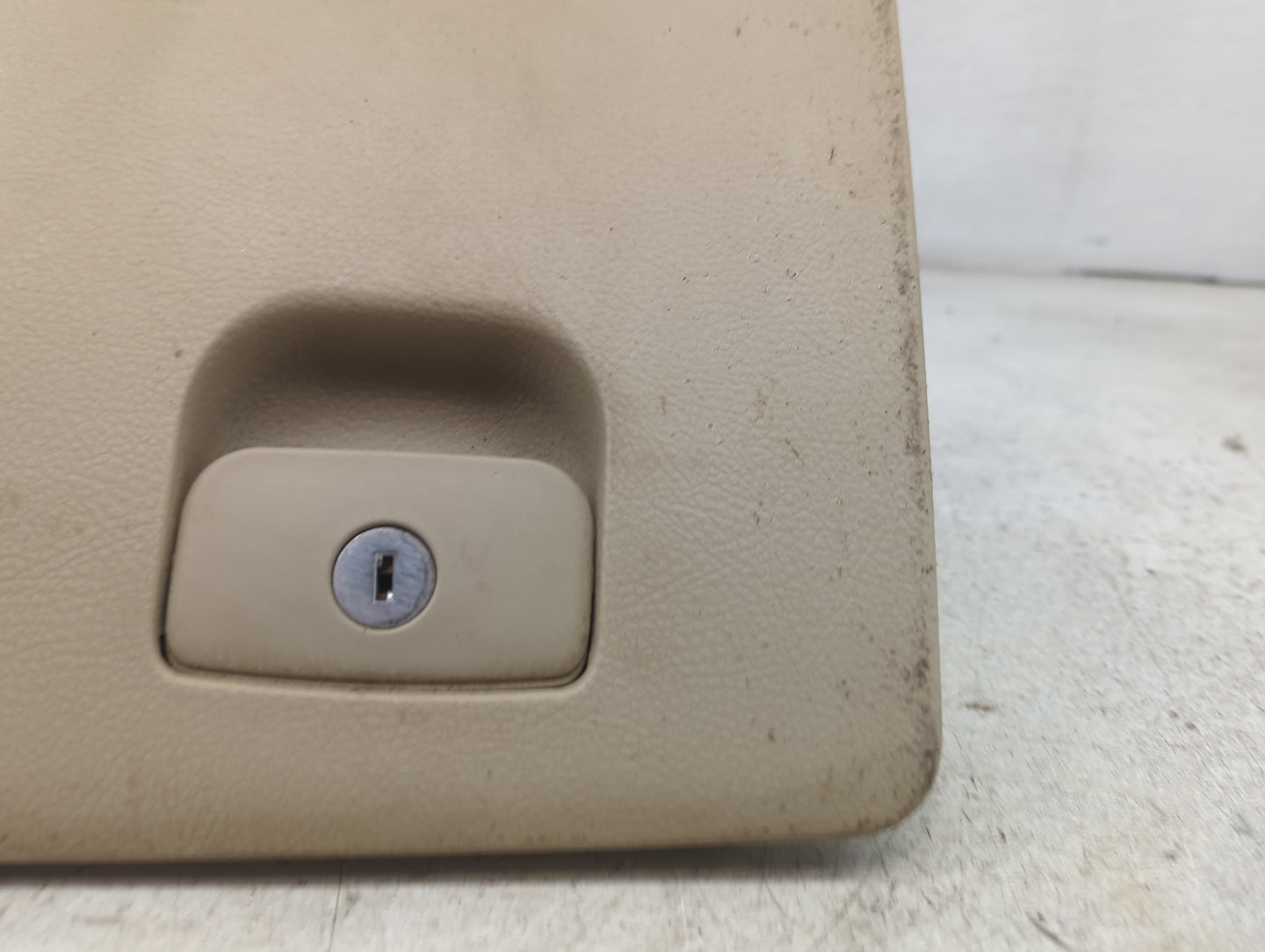 2009 Hyundai Santa Fe Passenger Glove Box Door Storage Compartment Beige - Oemusedautoparts1.com