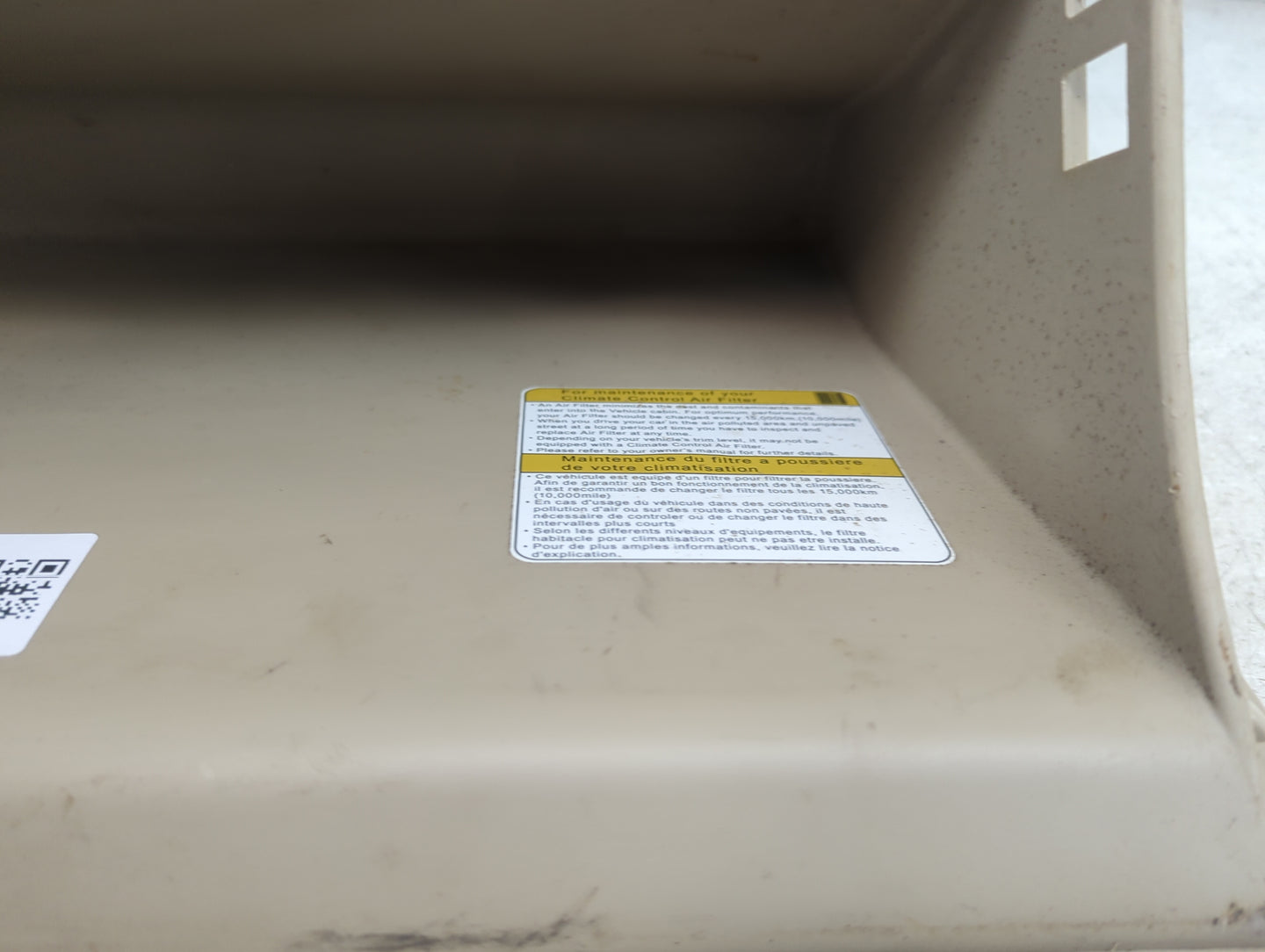 2009 Hyundai Santa Fe Passenger Glove Box Door Storage Compartment Beige - Oemusedautoparts1.com