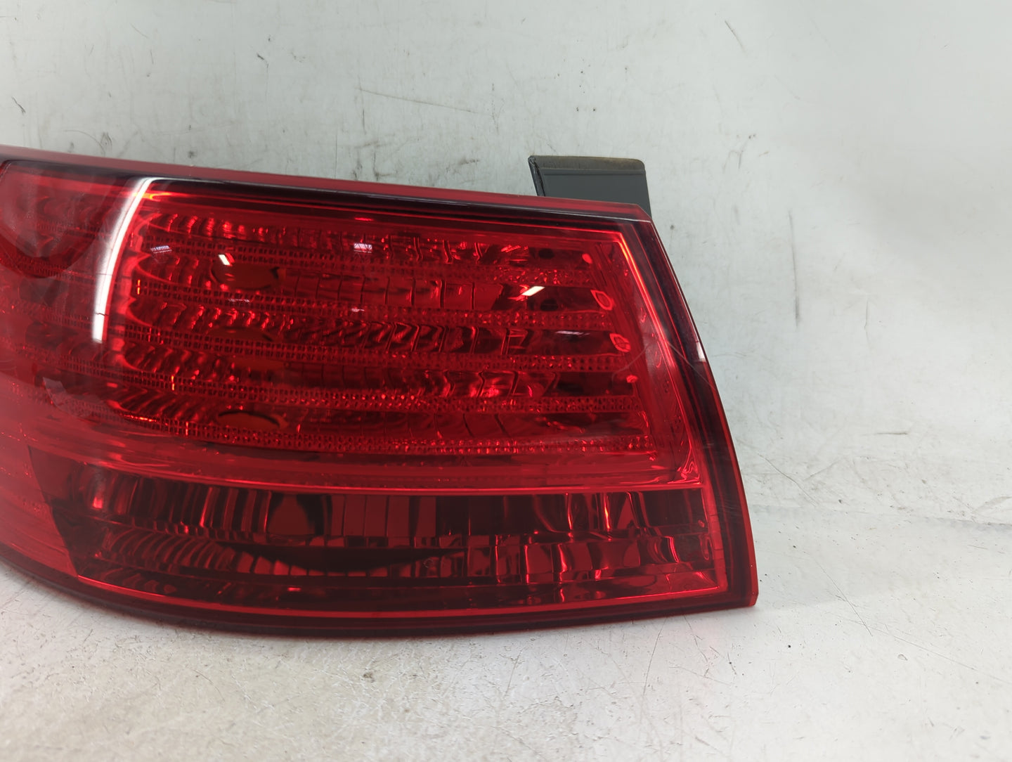 2009-2010 Hyundai Sonata Tail Light Assembly Driver Left OEM P/N:92401-0A Fits Fits 2009 2010 OEM Used Auto Parts - Oemuseda