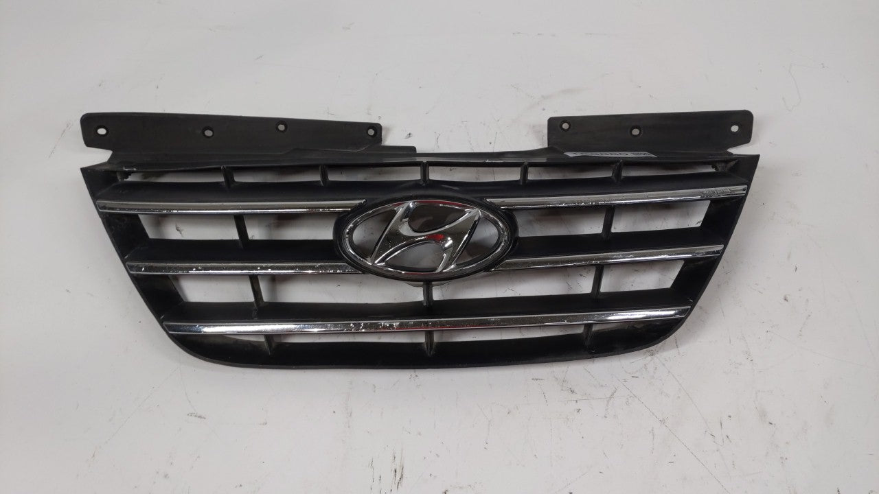 2009-2010 Hyundai Sonata Front Grille Bumper Not Included - Oemusedautoparts1.com