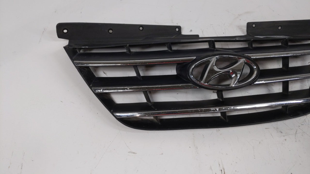 2009-2010 Hyundai Sonata Front Grille Bumper Not Included - Oemusedautoparts1.com