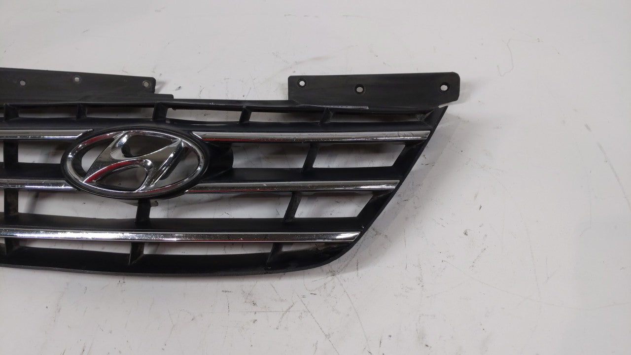 2009-2010 Hyundai Sonata Front Grille Bumper Not Included - Oemusedautoparts1.com