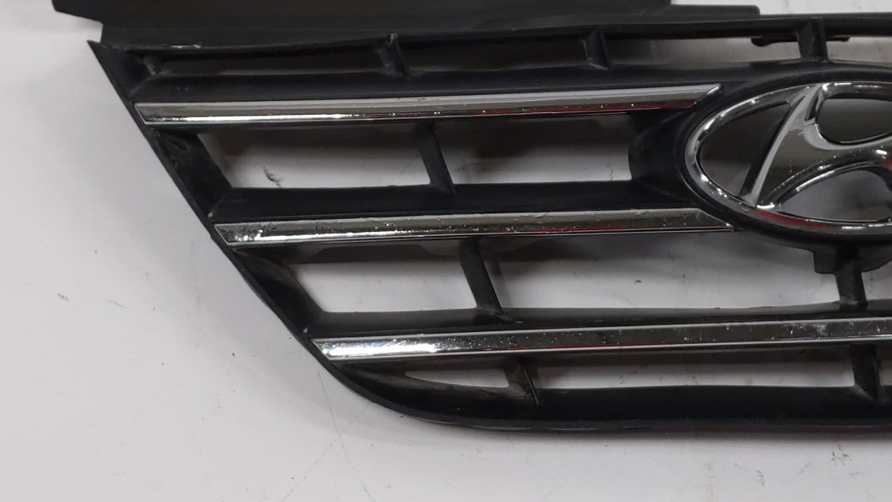 2009-2010 Hyundai Sonata Front Grille Bumper Not Included - Oemusedautoparts1.com
