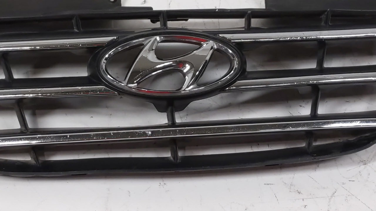 2009-2010 Hyundai Sonata Front Grille Bumper Not Included - Oemusedautoparts1.com