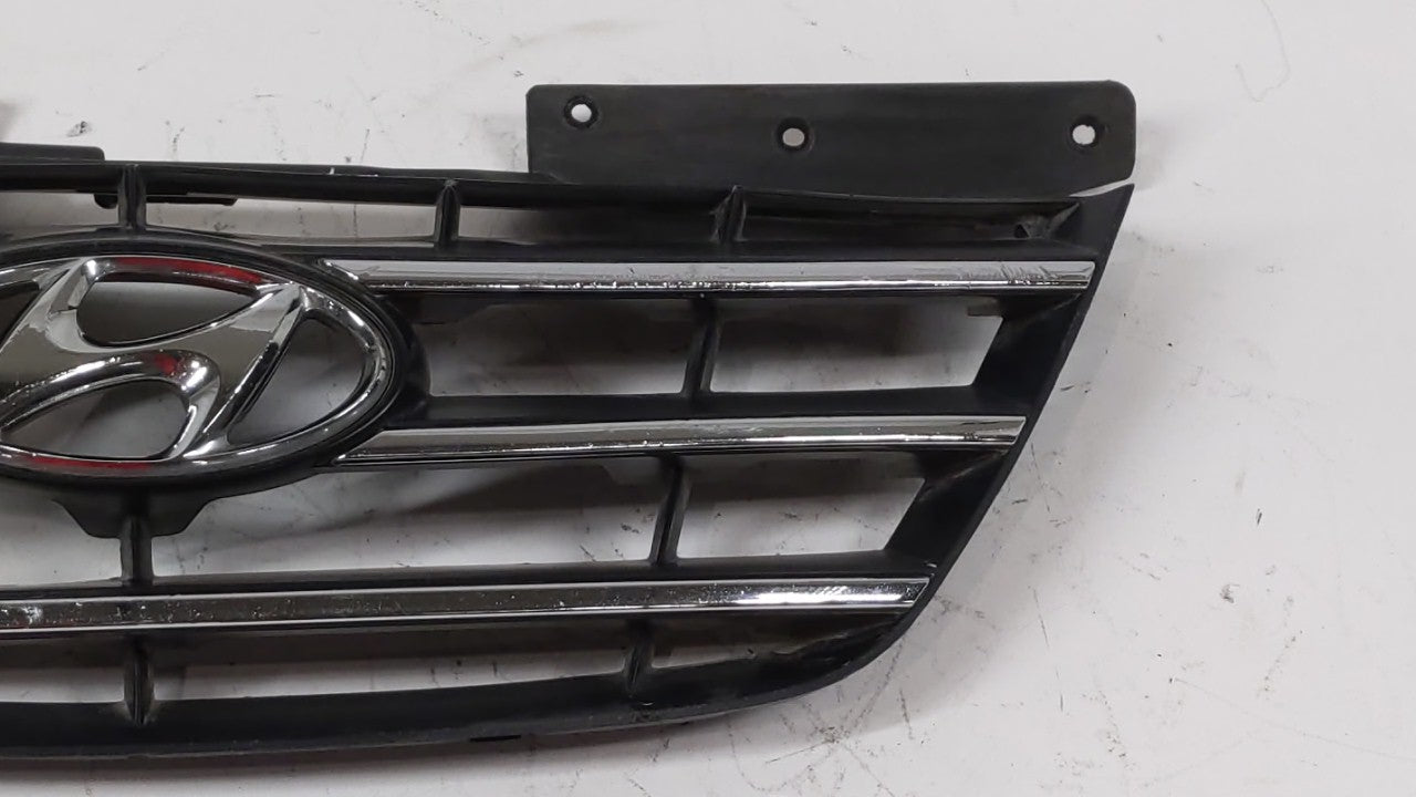 2009-2010 Hyundai Sonata Front Grille Bumper Not Included - Oemusedautoparts1.com