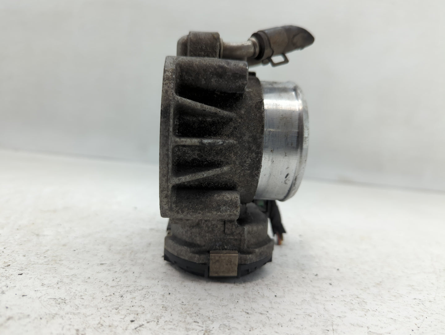 2006-2010 Hyundai Sonata Throttle Body P/N:35100-25200 Fits Fits 2006 2007 2008 2009 2010 2011 2012 2013 OEM Used Auto Parts