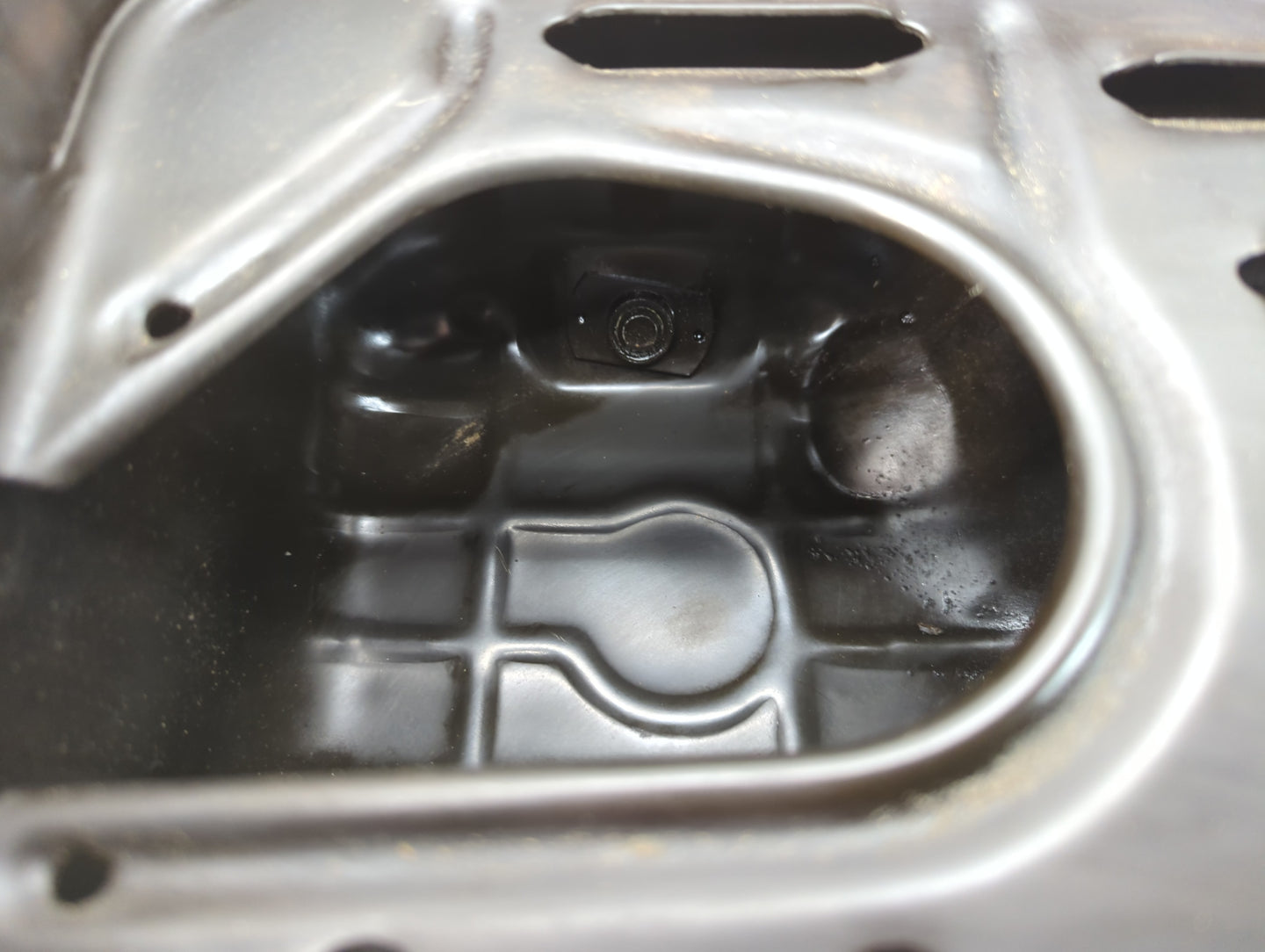 2009-2010 Hyundai Sonata Engine Oil Pan Fits Fits 2009 2010 2011 2012 2013 OEM Used Auto Parts - Oemusedautoparts1.com
