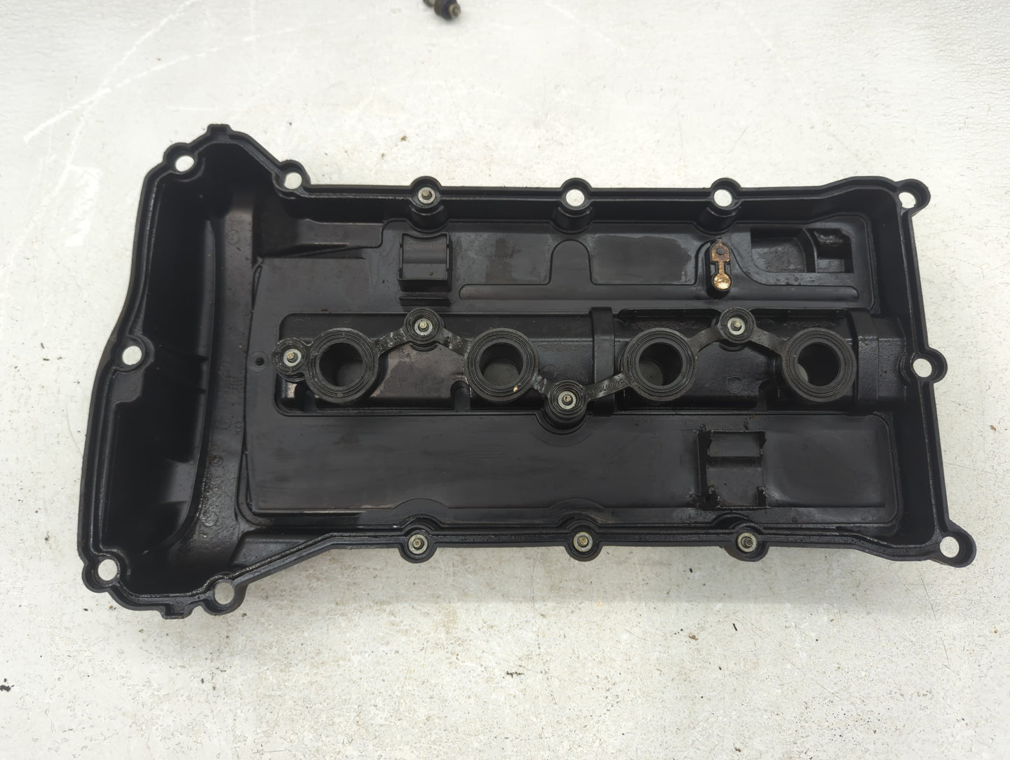 2009 Hyundai Sonata Driver Left Cylinder Head Valve Cover P/N:2240B023 Fits OEM Used Auto Parts - Oemusedautoparts1.com