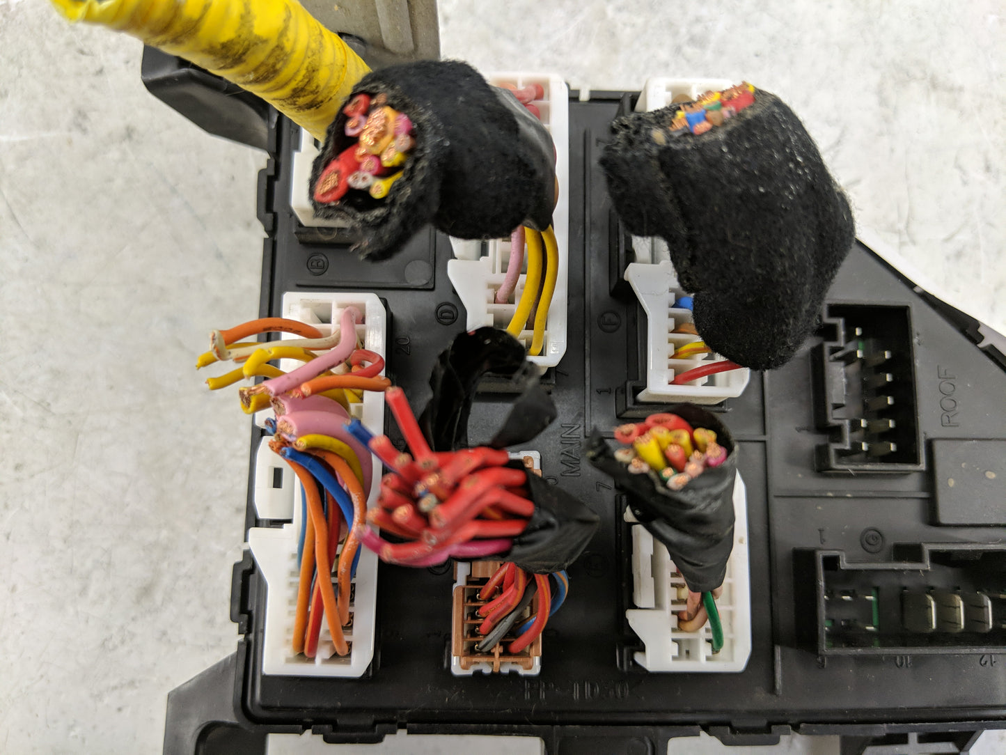 2005-2009 Hyundai Tucson Fusebox Fuse Box Panel Relay Module Fits Fits 2005 2006 2007 2008 2009 OEM Used Auto Parts - Oemuse